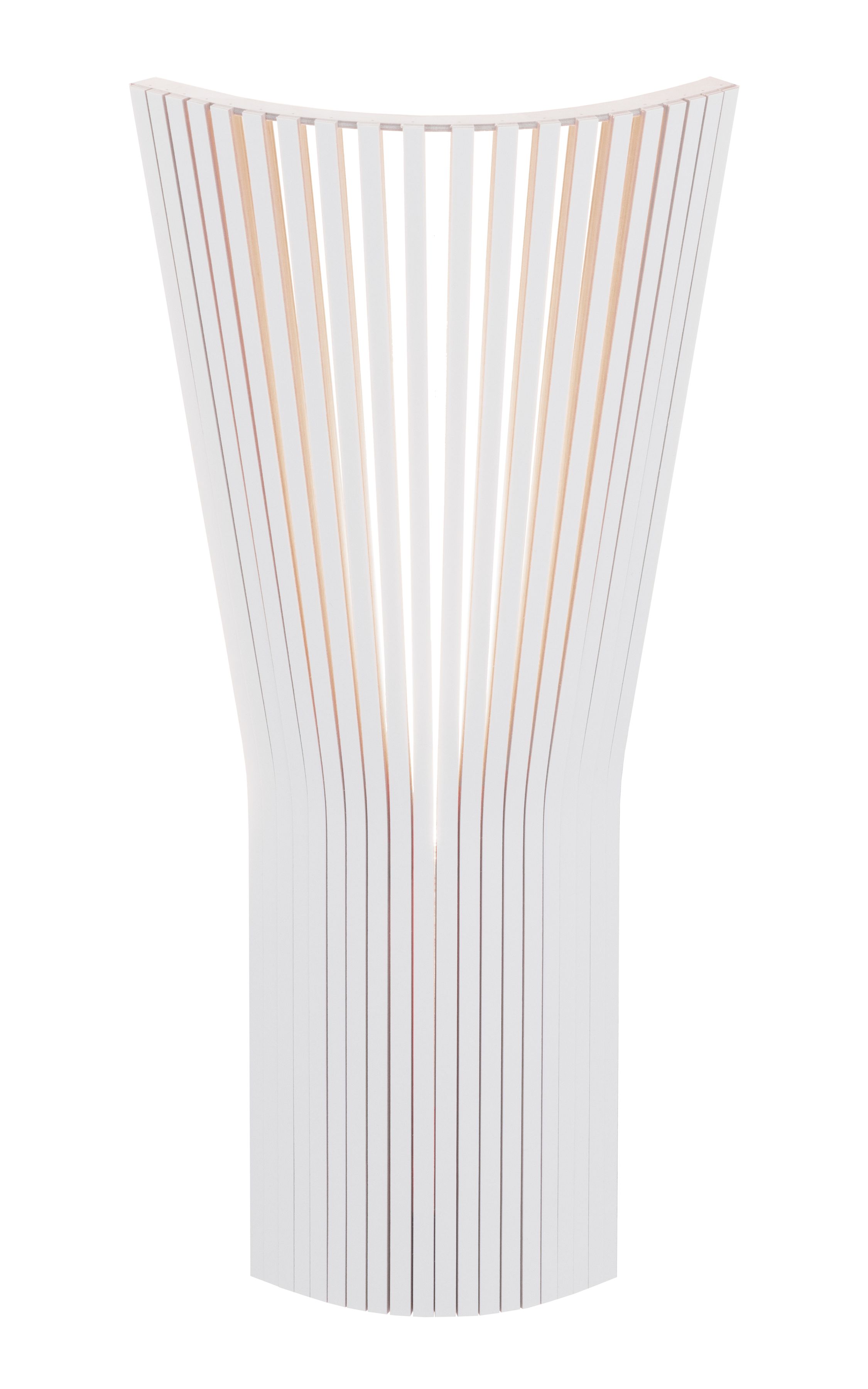 Secto Design 4237 Eckleuchte aus Birke, weiß laminiert. Moderne Wandleuchte für indirektes Licht.
