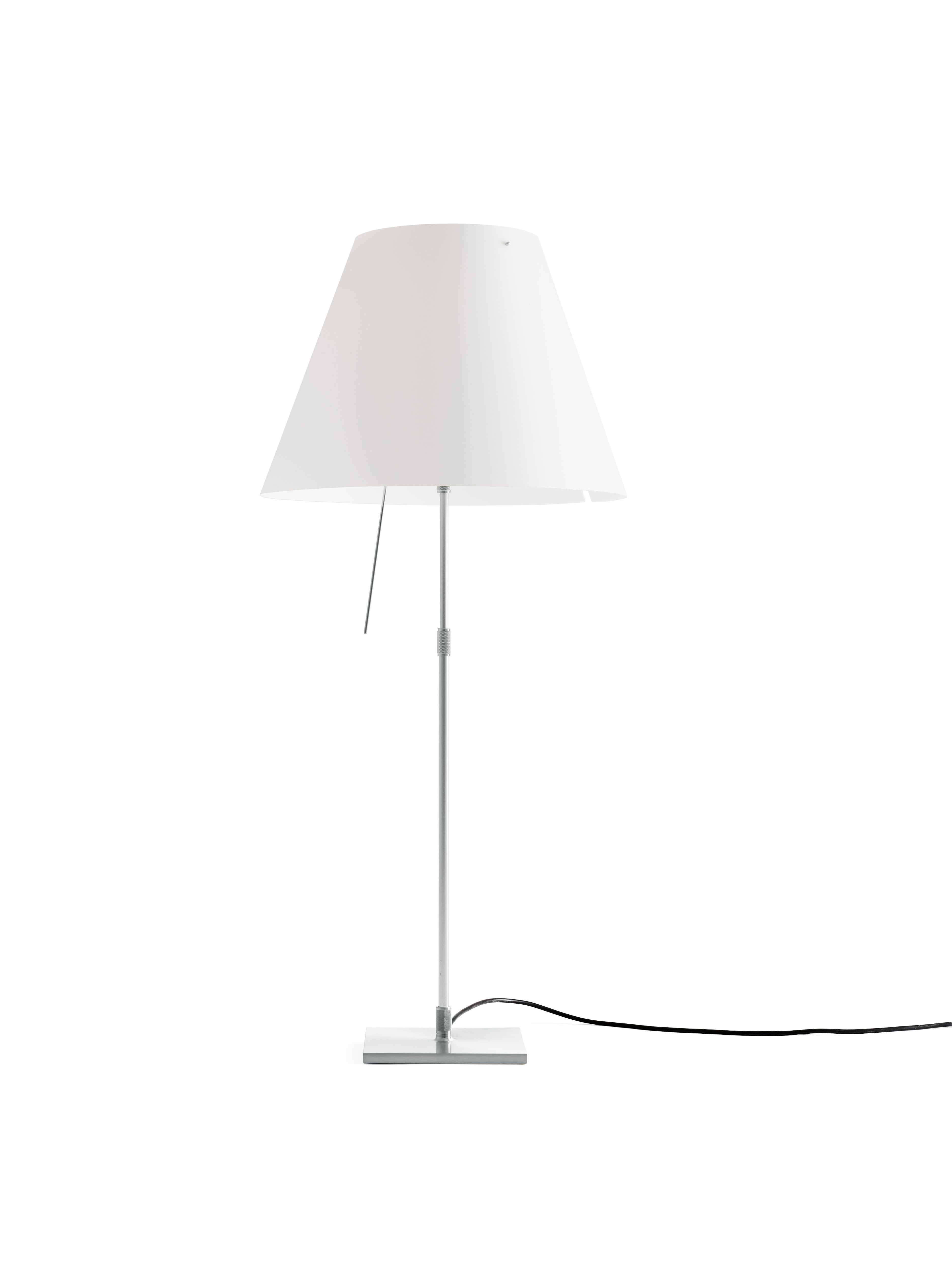 Weiße Costanza Tischleuchte mit Sensordimmer von Luceplan, höhenverstellbar, modernes Design für Wohnzimmer und Büro.