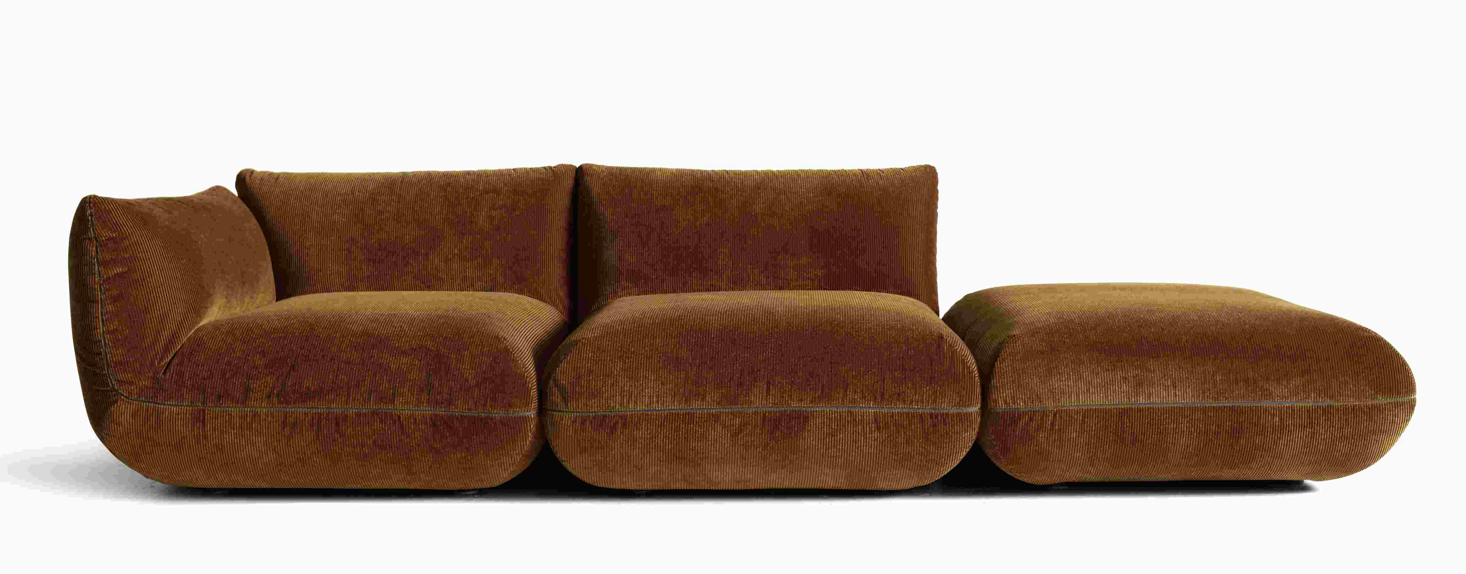 Jalis 21 Modulsofa in Cord-Optik, braun, mit Armlehne und Hocker. Gemütliches Wohnzimmermöbel.