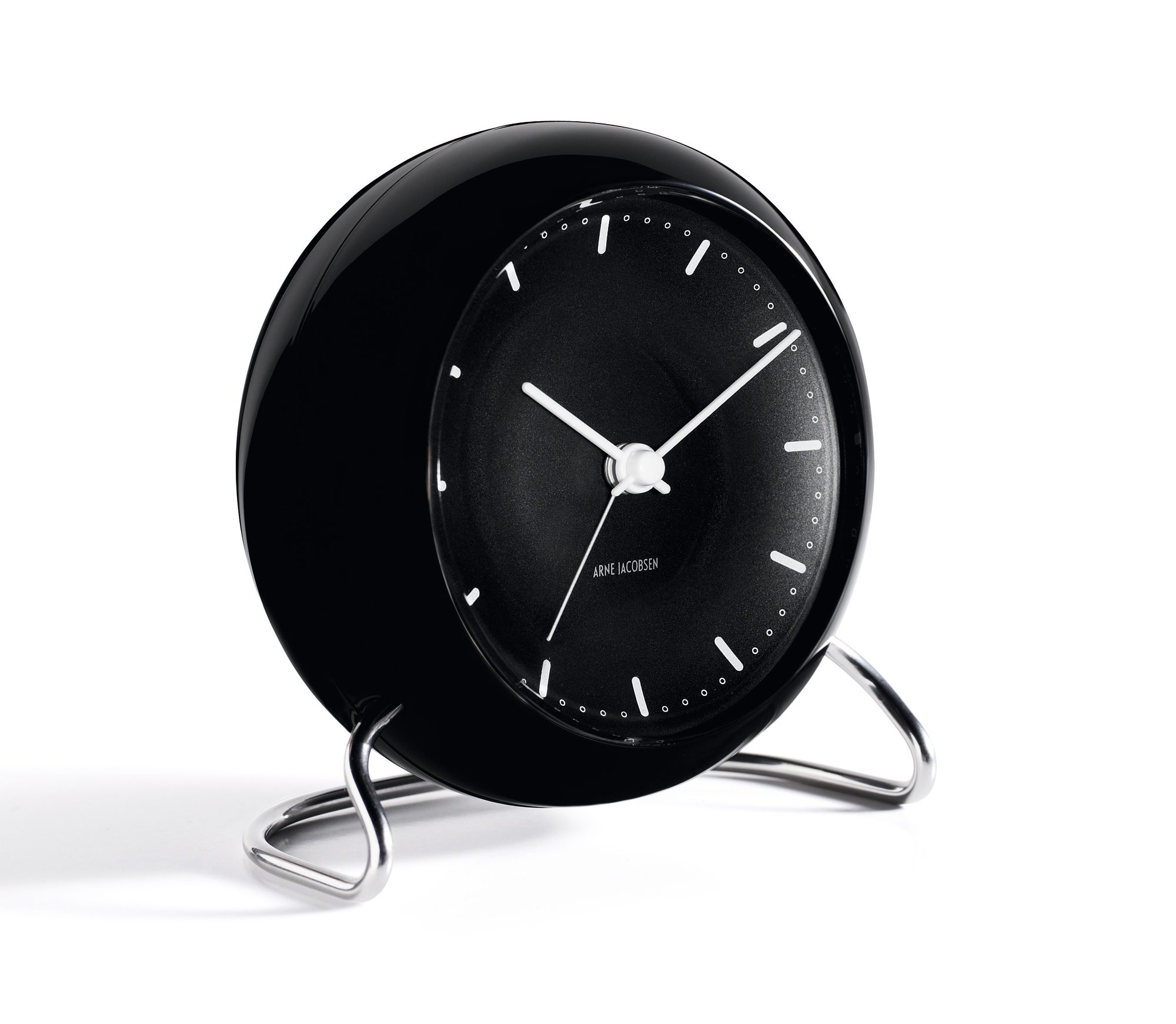 Schwarze City Hall Tischuhr von Rosendahl Timepieces mit silberfarbenem Metallfuß und minimalistischem Zifferblatt.