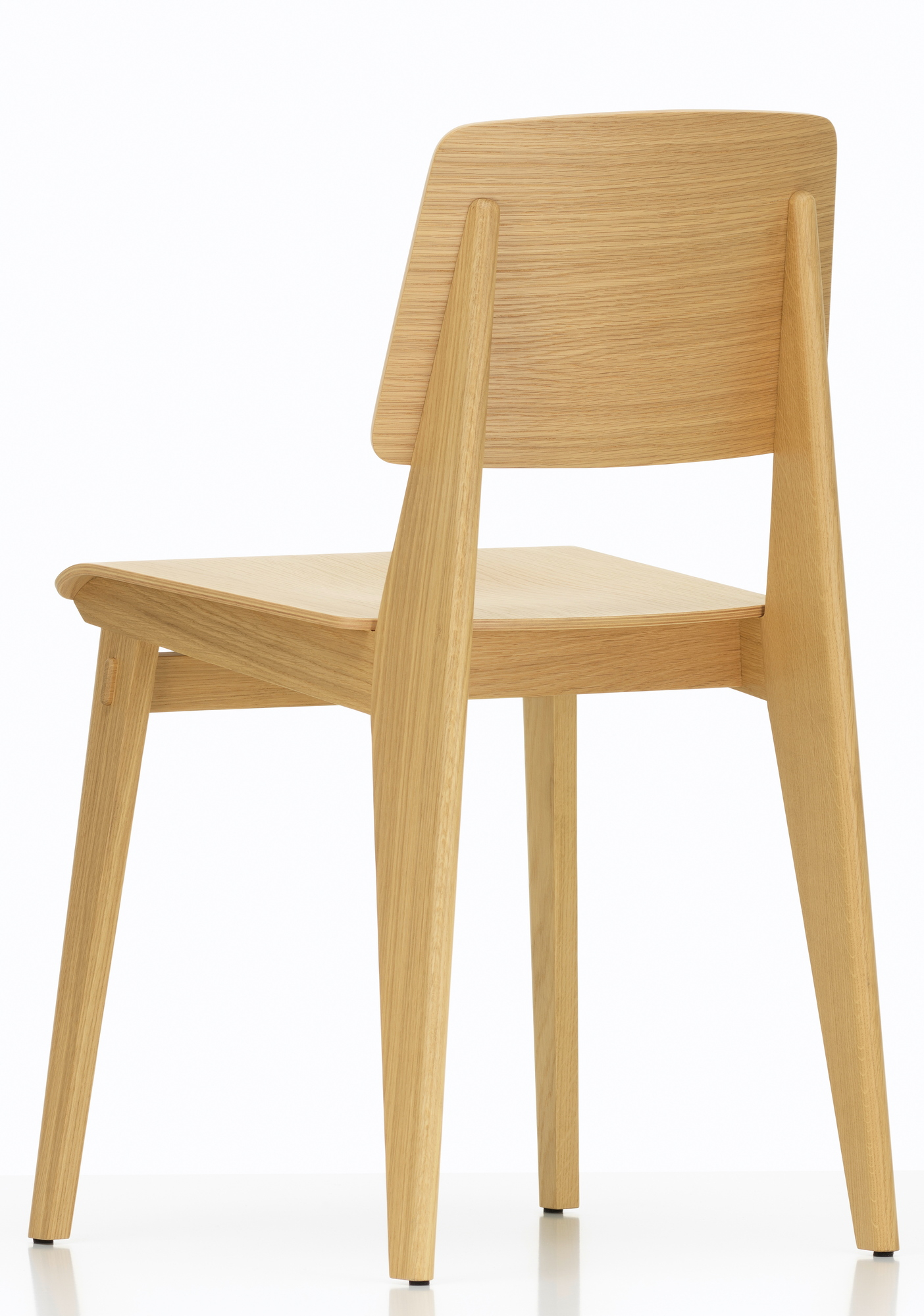Rückansicht des Vitra Chaise Tout Bois Stuhls, ein moderner Holzstuhl mit klarer Linienführung.