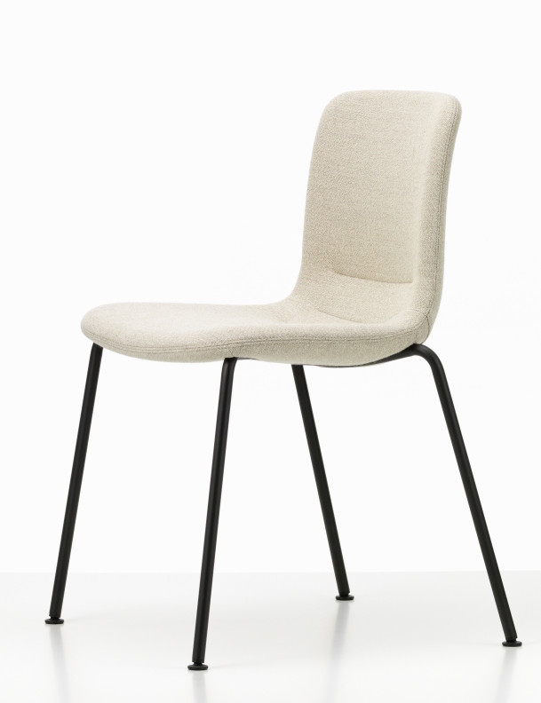 Vitra Hal Stuhl mit Stoffbezug in Creme und schwarzem Stahlrohrgestell, Seitenansicht.
