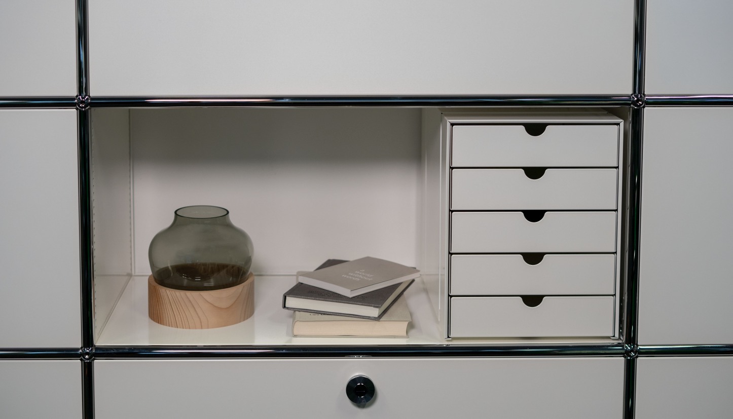USM Haller Inos K1-kastenset C4 met 5 gesloten bakken Home Office Goudgeel