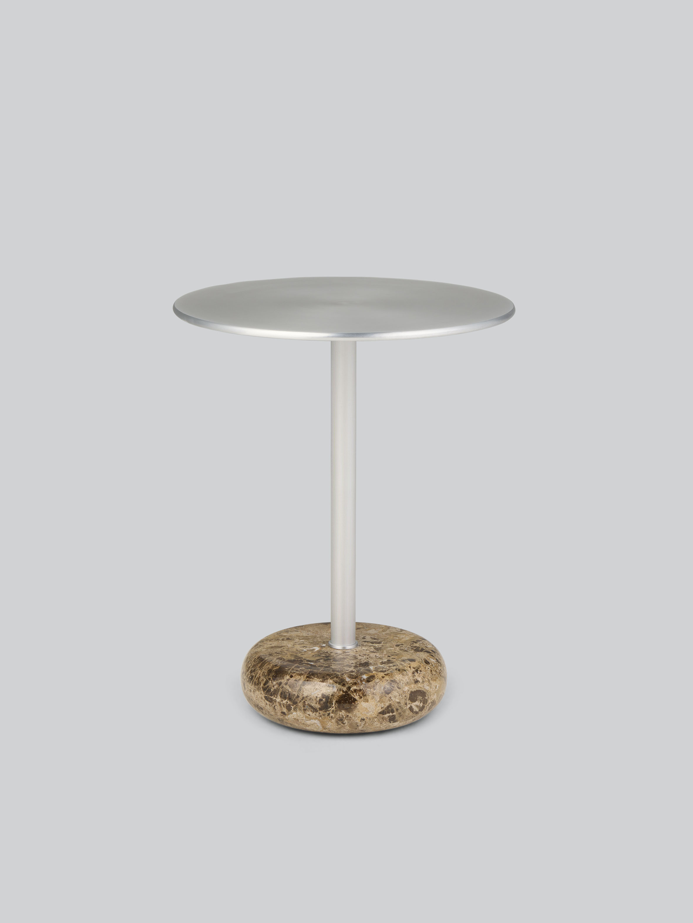 Northern Ton Beistelltisch H50cm mit runder Tischplatte und Marmorfuß, moderne Wohnzimmermöbel.