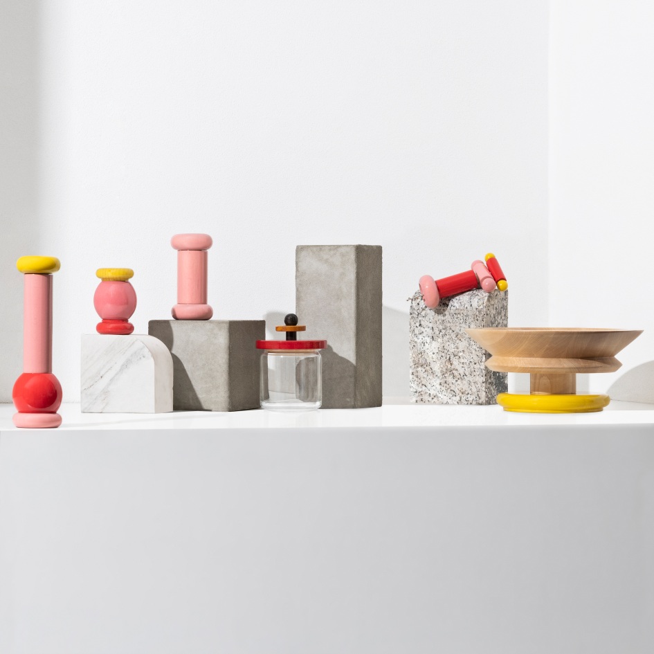Produktfoto: Alessi ES17 Korkenzieher, schwarz, gelb, weiß, Einzelstück, auf minimalistischem Hintergrund.