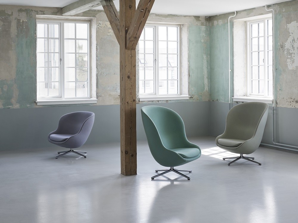 Drei Hyg Lounge Sessel von Normann Copenhagen in Grau, Grün und Oliv mit Drehgestell.