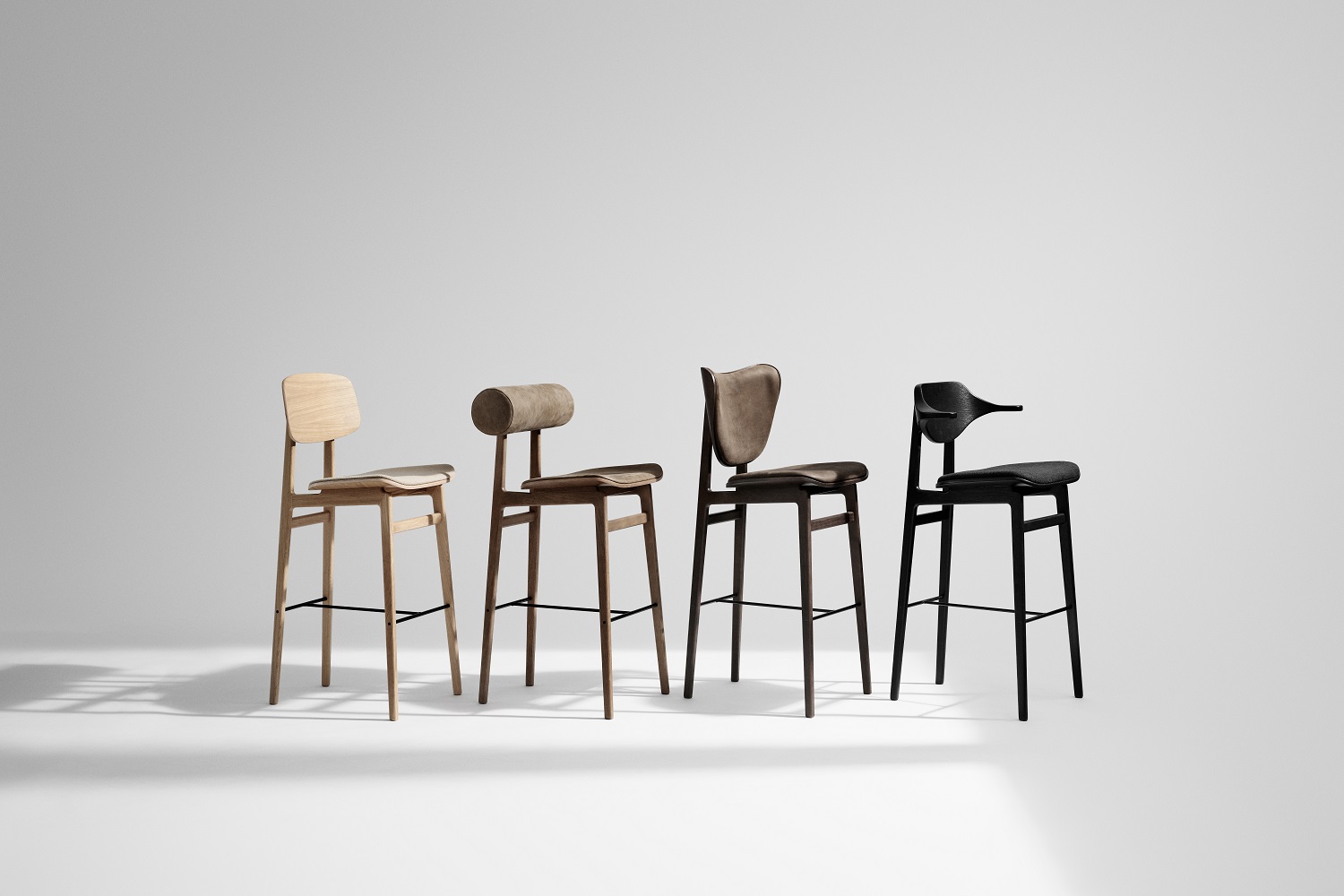Totem Counter Bar Stool Barhocker von Norr11, verschiedene Ausführungen in Holz und mit Polstersitz.