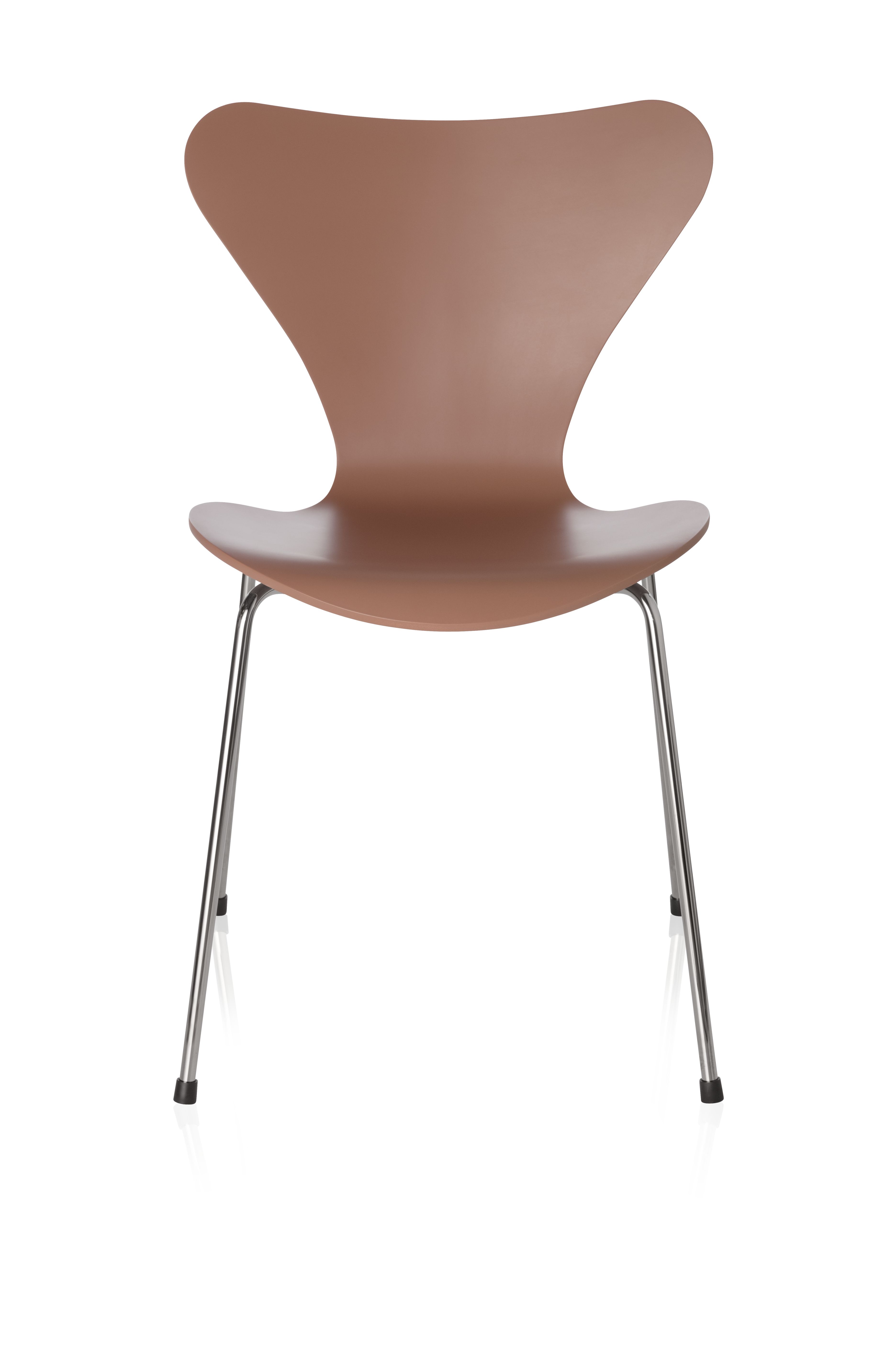 Siebener Stuhl von Fritz Hansen, braun, mit Chromgestell. Designklassiker für Esszimmer und Büro.