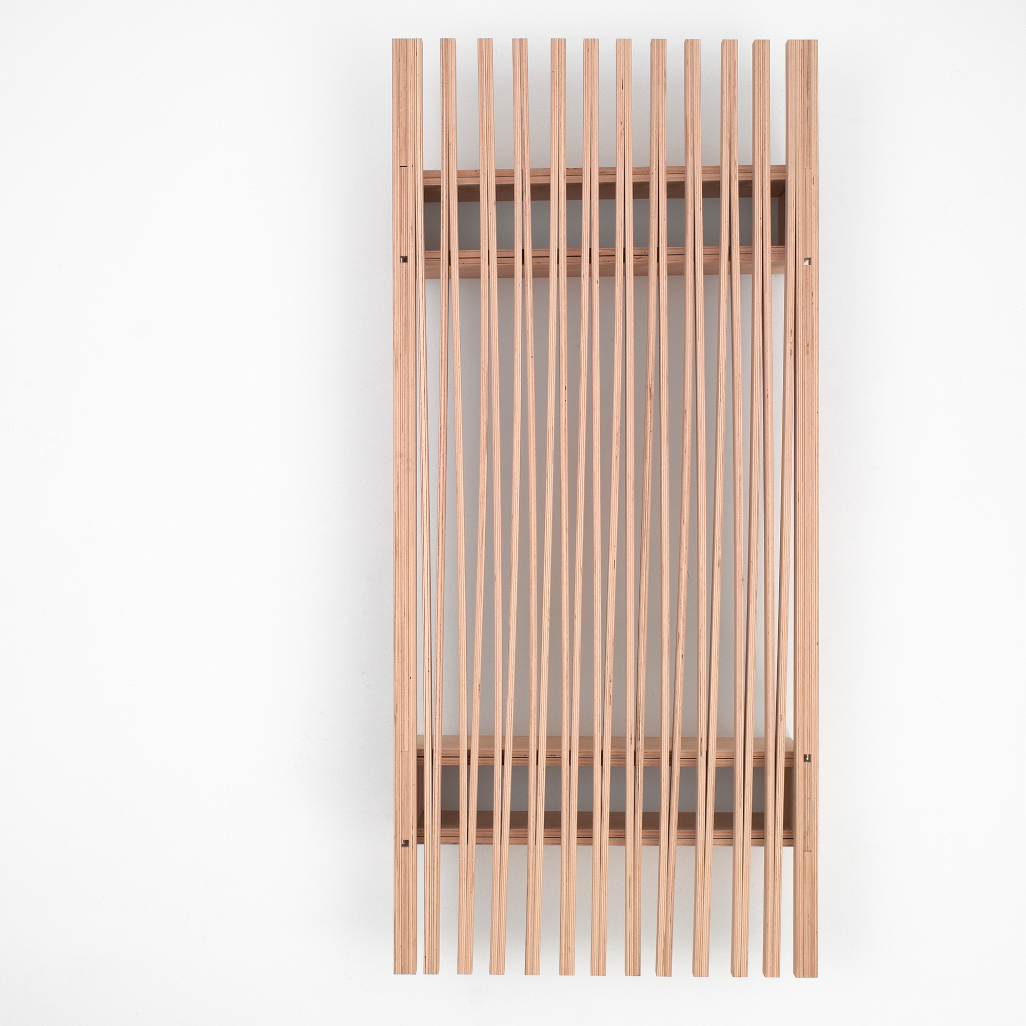 Detailansicht des Tojo V Bett 90/180: Lattenrost aus hellem Holz, minimalistisches Design für moderne Schlafzimmer.