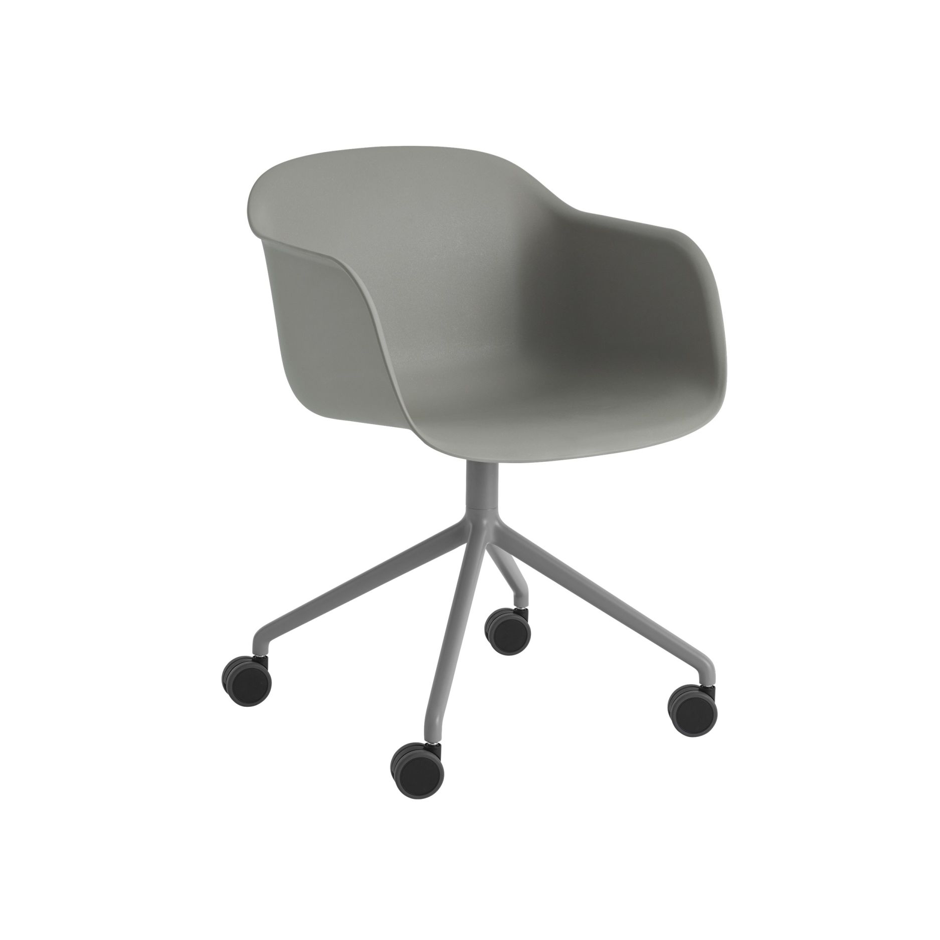 Grauer Fiber Armchair von Muuto mit Drehfuß und Rollen, moderner Bürostuhl für das Homeoffice.