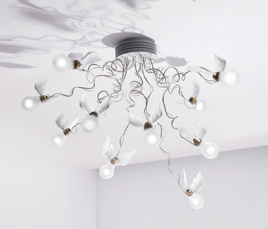 Birdie's Nest Hängeleuchte: Designlampe mit Glühbirnen und Flügeln, moderne Deckenleuchte für Wohnräume.