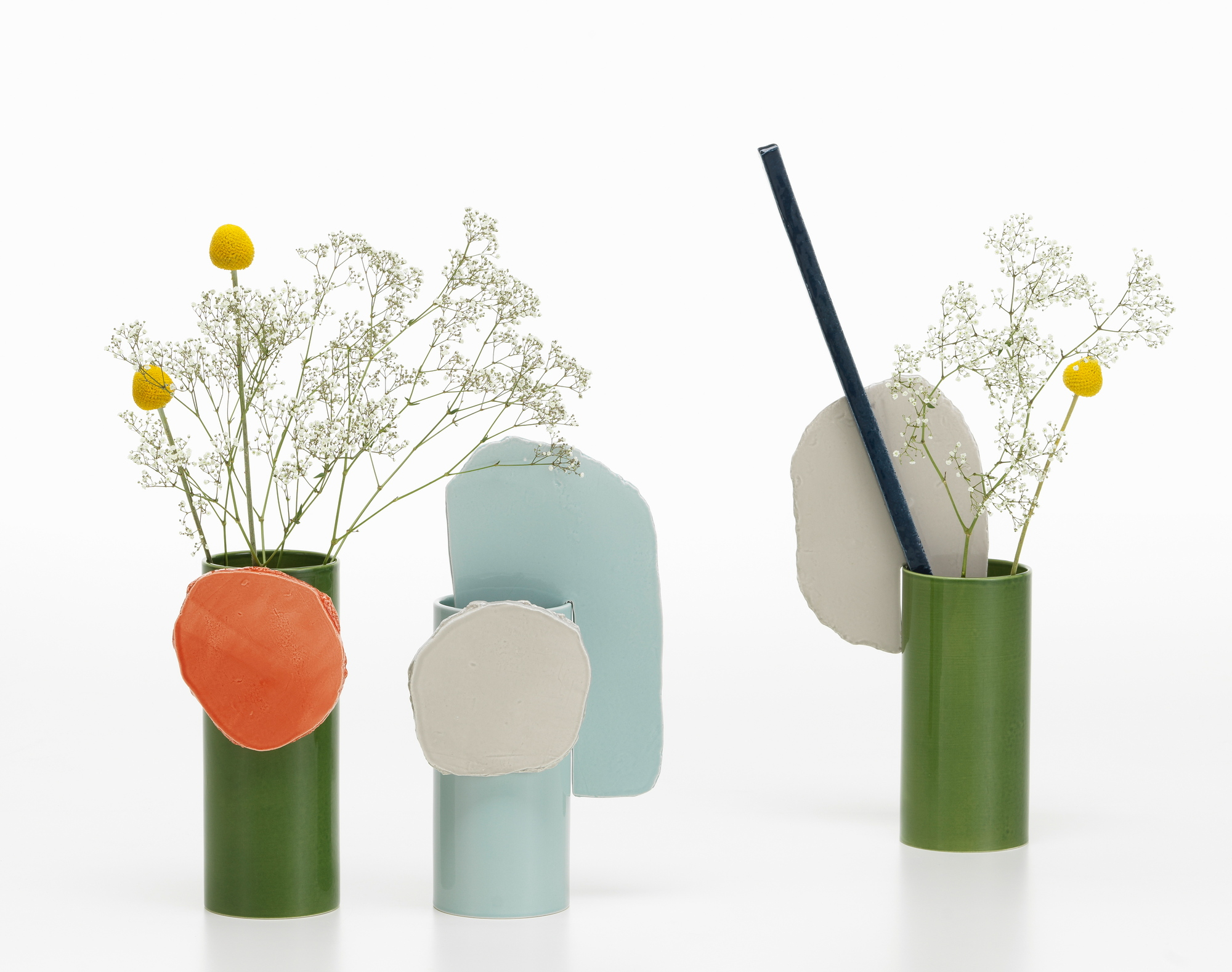 Vitra Découpage Vasen-Set: Moderne Dekoration mit Blumen in farbenfrohen Keramikvasen für Wohnzimmer und Tischdeko.