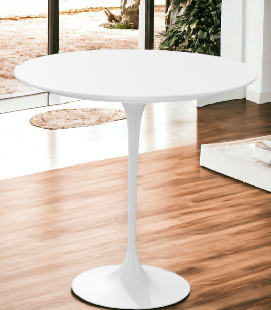 Weißer Saarinen Beistelltisch von Knoll International, runde Tischplatte, H 52 cm, modernes Design für Wohnzimmer.