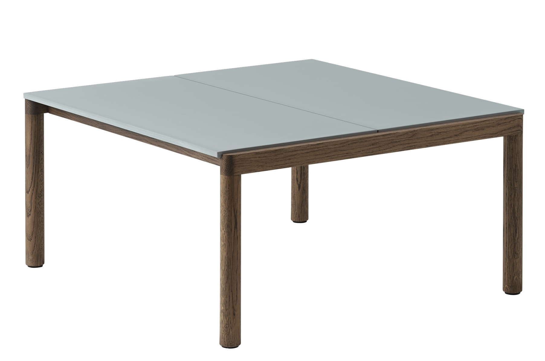 Muuto Couple Coffee Table Couchtisch mit quadratischer, hellgrauer Tischplatte und dunklem Holzgestell für das Wohnzimmer.