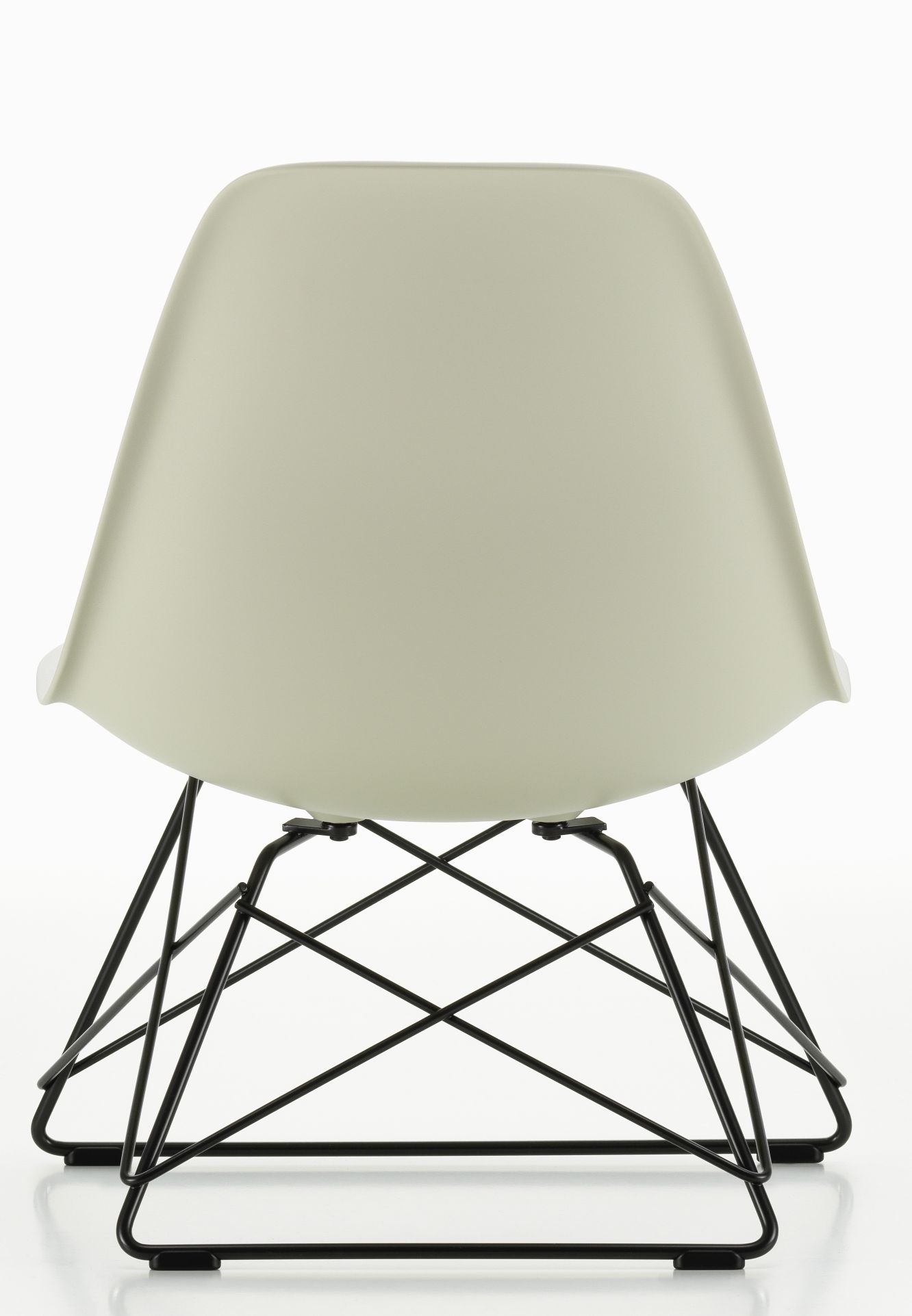 Rückansicht des Eames Plastic Side Chair LSR Stuhls von Vitra mit schwarzem Drahtgestell.