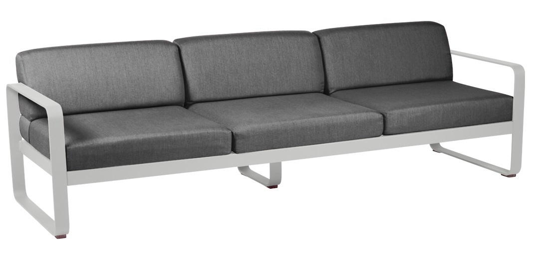 Bellevie Sofa von Fermob für den Außenbereich, 3-Sitzer mit grauem Stoff und weißem Aluminiumgestell.