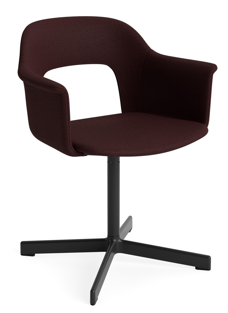 Layout Armchair 234 von Hay, brauner Bürostuhl mit Armlehnen und schwarzem Fußkreuz.