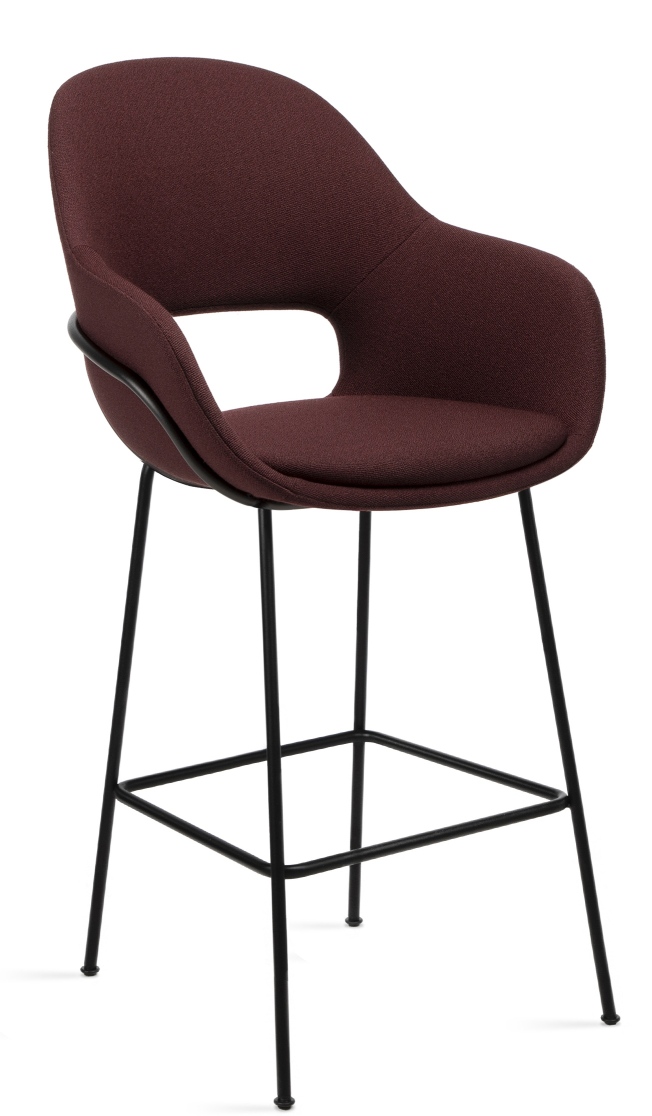 Theia Counter Armchair Barstool von Freifrau Manufaktur, hoher Barhocker mit Armlehne und schwarzem Metallgestell.