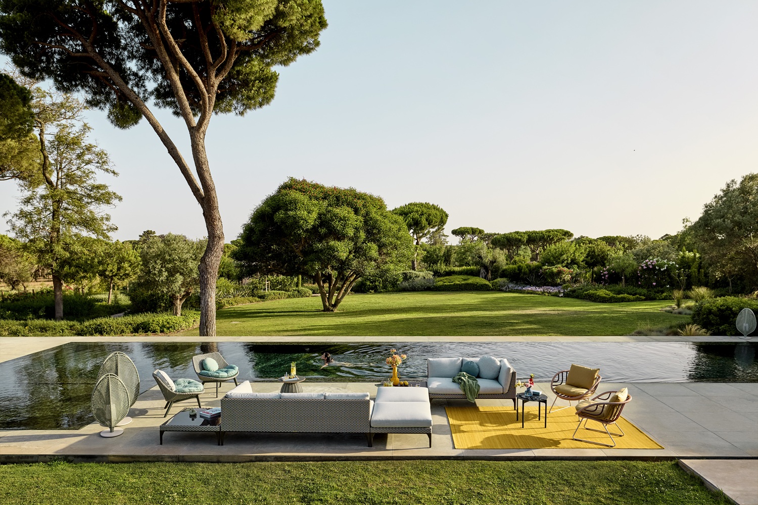 Mbrace Outdoor Club Chair fauteuil van Dedon