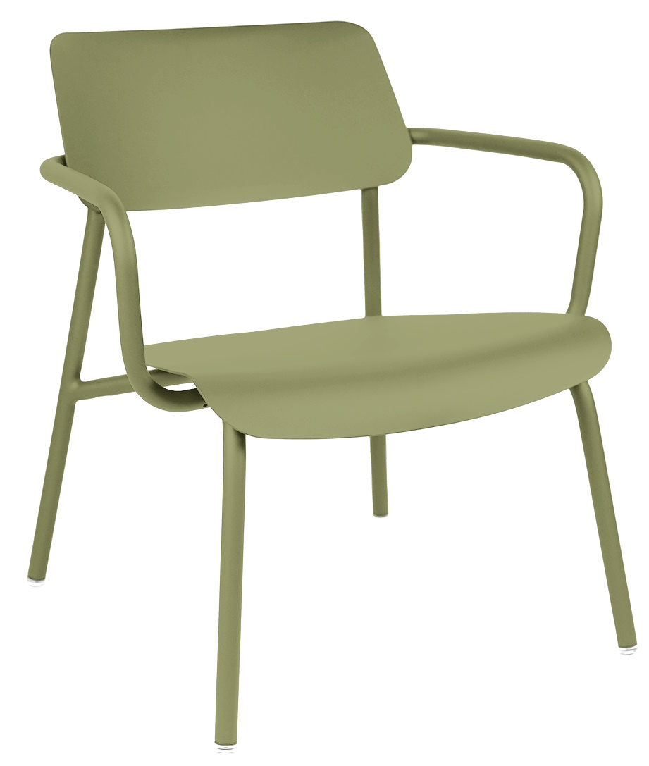Grüner Studie Lounge Sessel von Fermob für den Außenbereich, moderner Gartenstuhl mit Armlehnen.