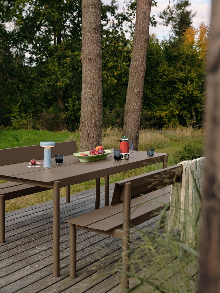 Linear Steel Bench: buitenbank met rugleuning 170 x 34 cm Muuto