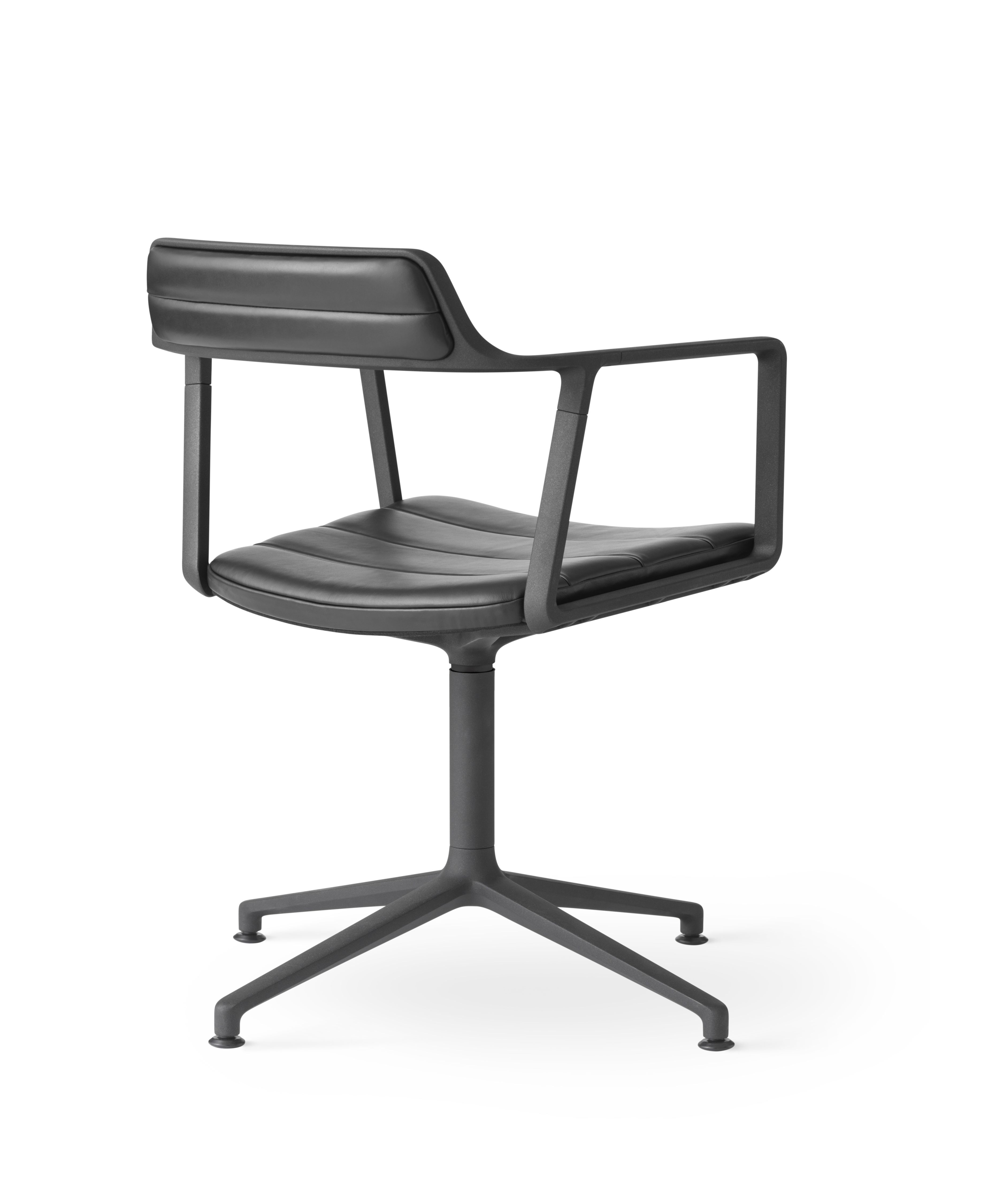 Vipp452 Swivel Stuhl mit schwarzem Leder und Rahmen, moderner Bürostuhl für stilvolles Arbeiten.