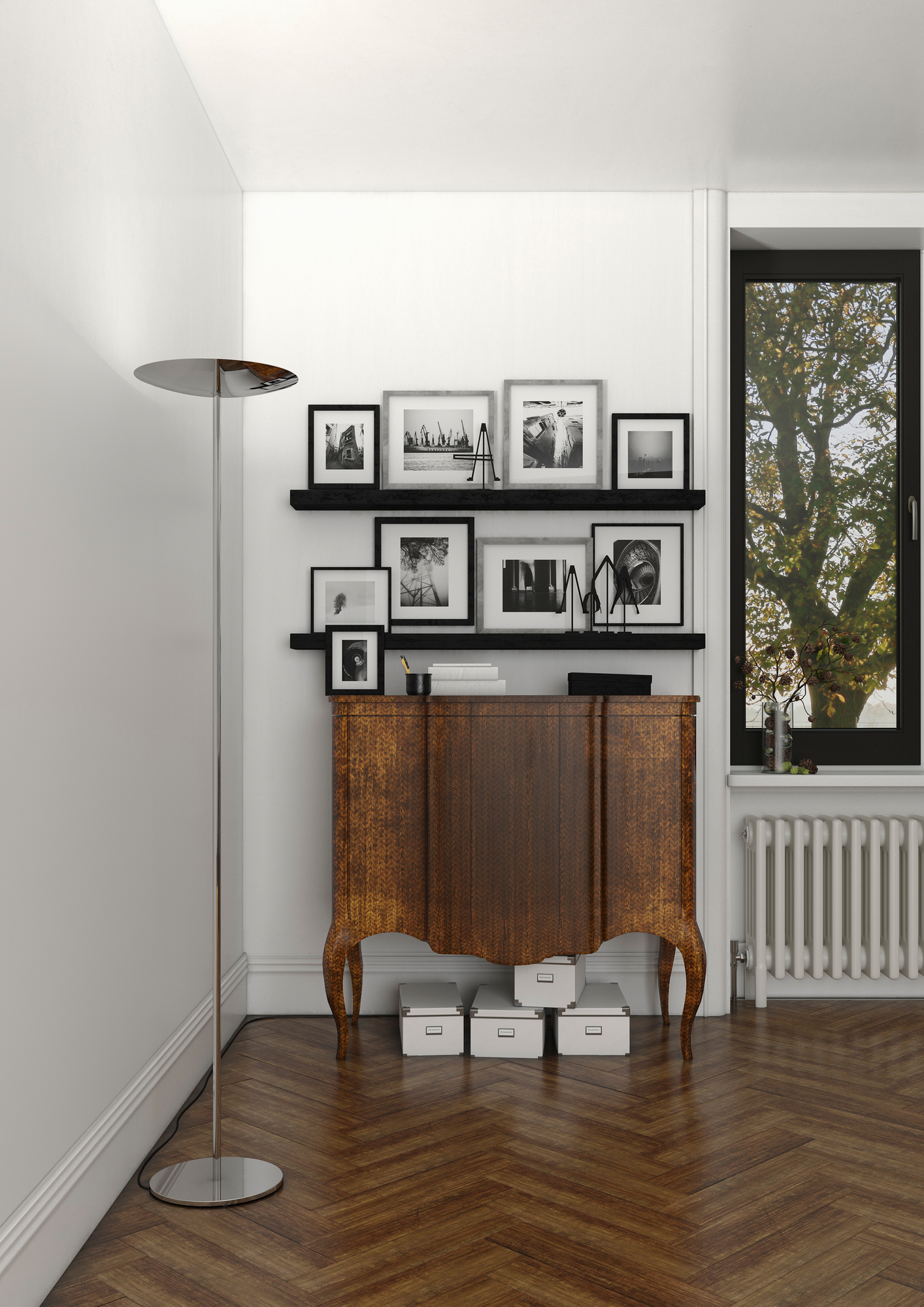 Helle Inneneinrichtung mit Belux Classic LED Stehleuchte, Kommode, Dekoration und Fenster mit Blick auf einen Baum.