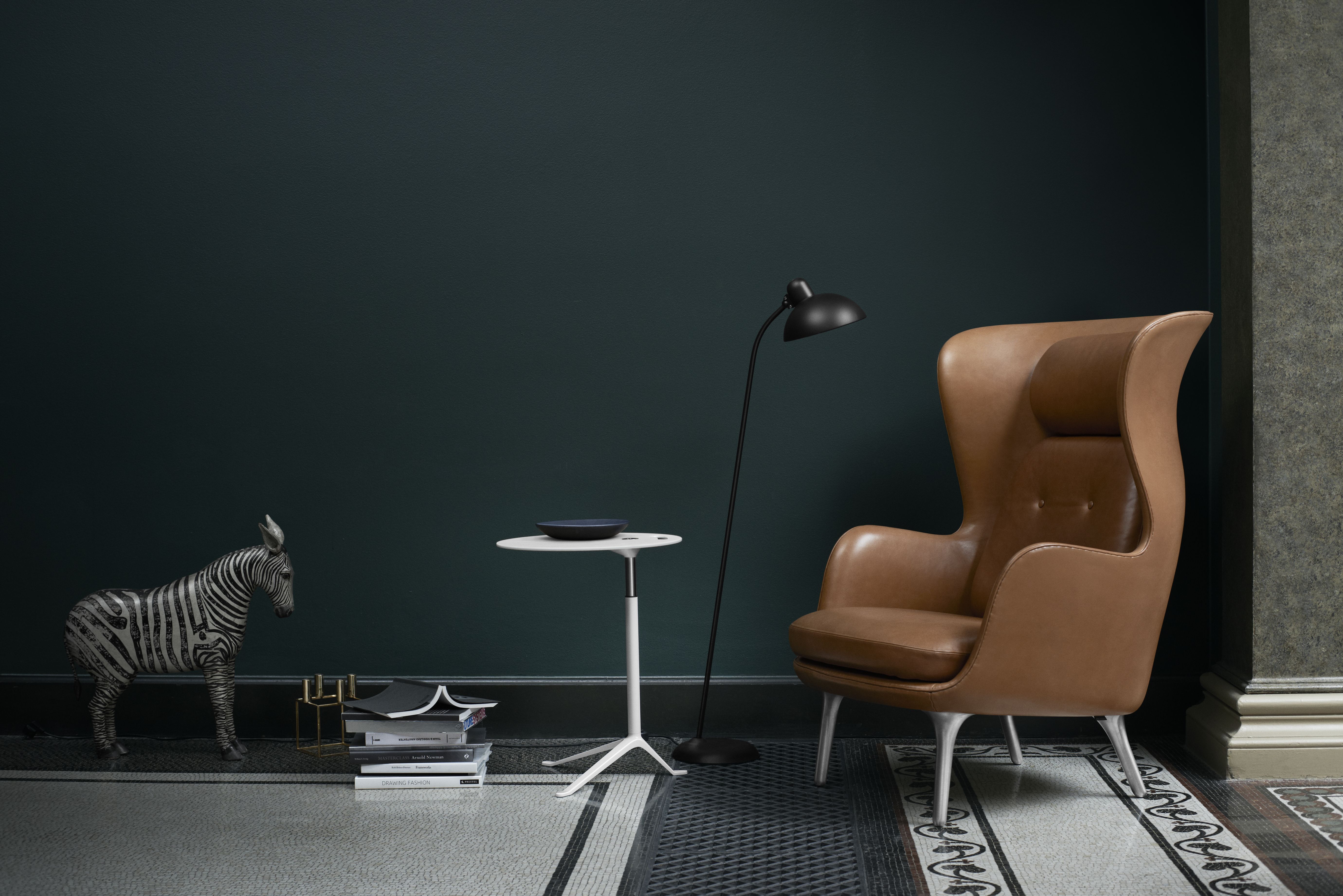 Ro Sessel von Fritz Hansen, brauner Ledersessel mit hoher Rückenlehne und minimalistischem Design.