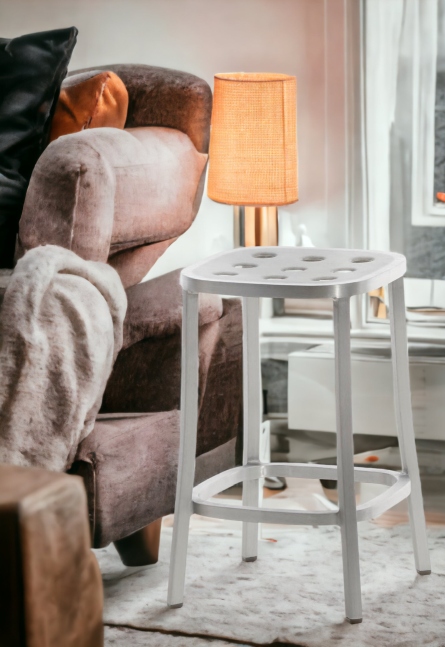 Emeco 1 Inch Aluminium Barhocker in Silber, minimalistisches Design für moderne Küchen und Bars.