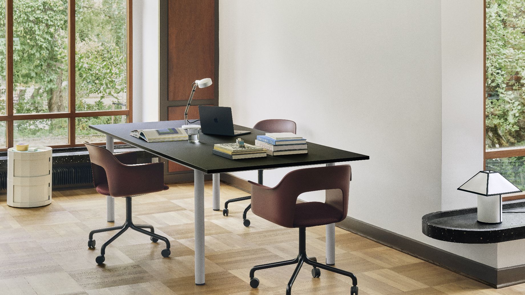 Layout fauteuil 263 met armleuningen van Hay