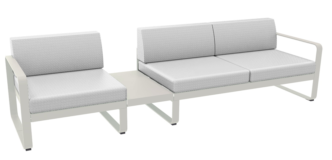 Bellevie Lounge Sofa von Fermob, Outdoor-Möbel in Weiß mit Tisch-Element, modernes Design für Garten und Terrasse.