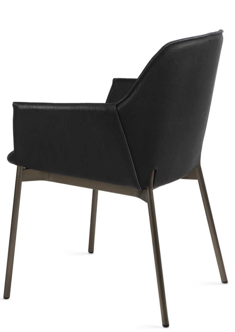 Grace Lounge Chair High von Freifrau Manufaktur, schwarzer Ledersessel mit Armlehne und Metallgestell, Rückansicht.