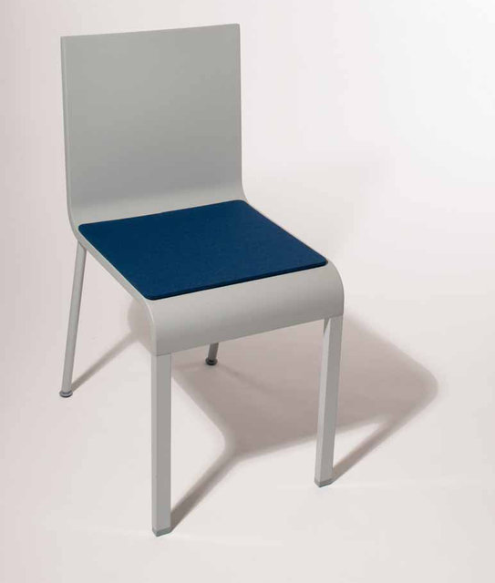 Grauer Stuhl mit blauer Sitzauflage aus Filz für .03 von Maarten van Severen.