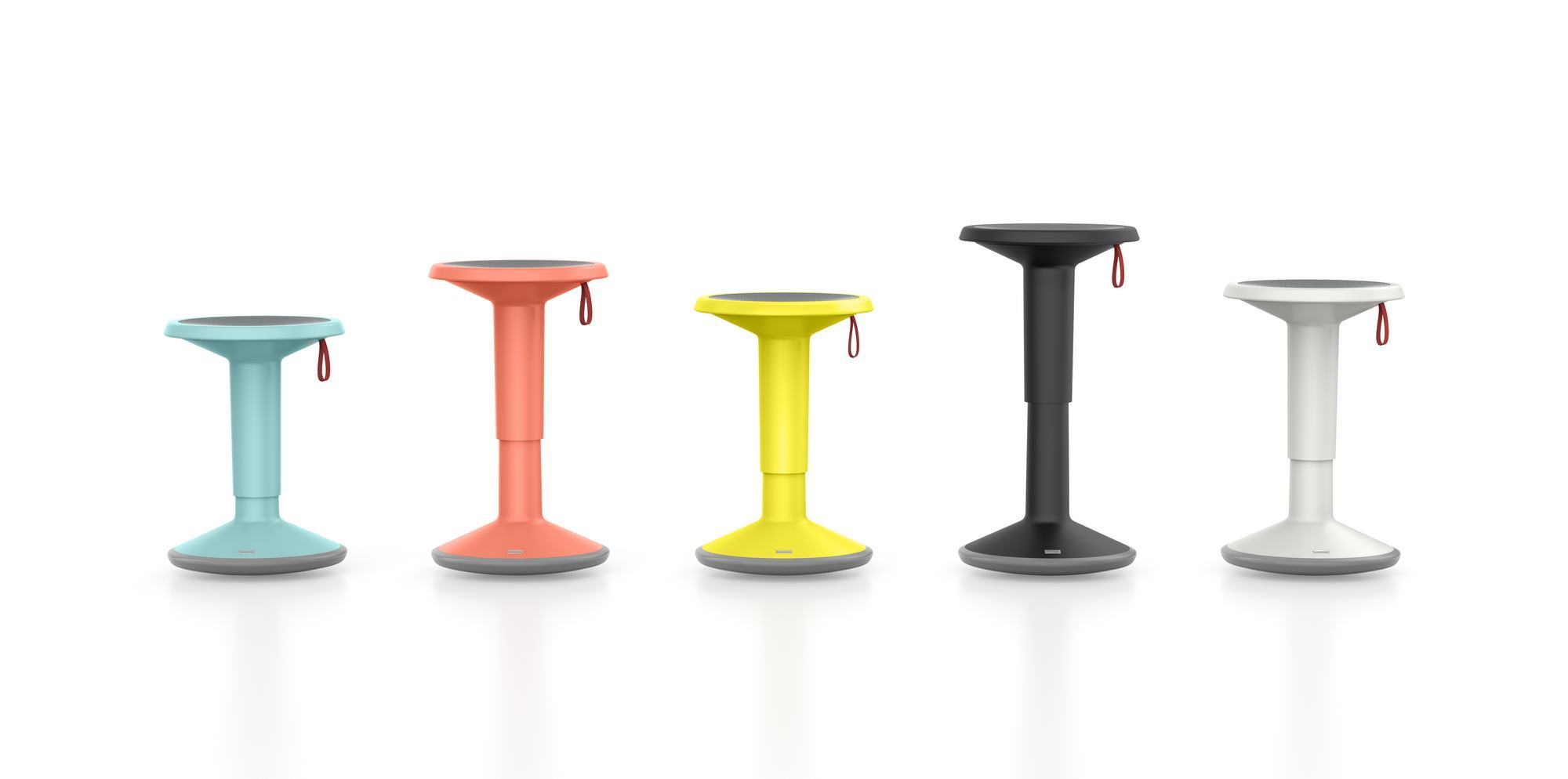Fünf farbige UPis1 Hocker von Interstuhl, Tiefschwarz, Weiß, Gelb, Orange und Türkis, Stehhilfe für ergonomisches Sitzen.
