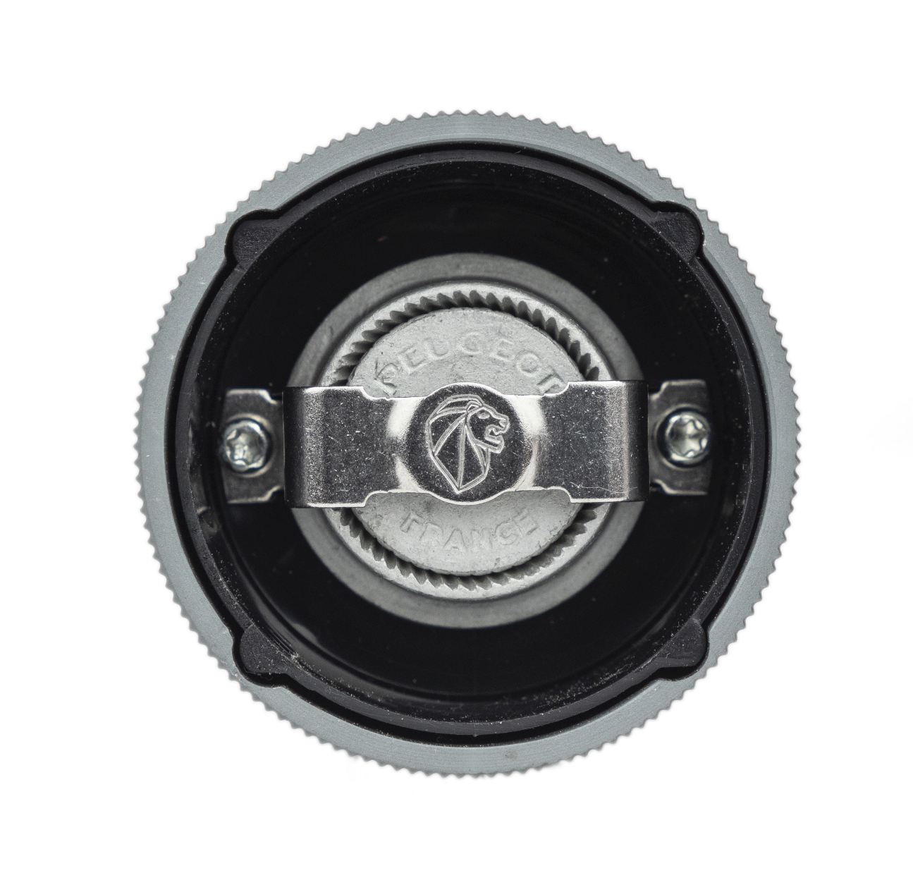 Detailaufnahme des Mahlwerks der Peugeot Line Pfeffermühle in Graphit & Carbon, Blick von oben auf das Mahlwerk.