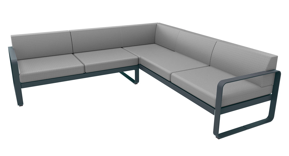Bellevie Lounge Sofa von Fermob, graues Outdoor Ecksofa mit Aluminiumrahmen und bequemen Polstern.
