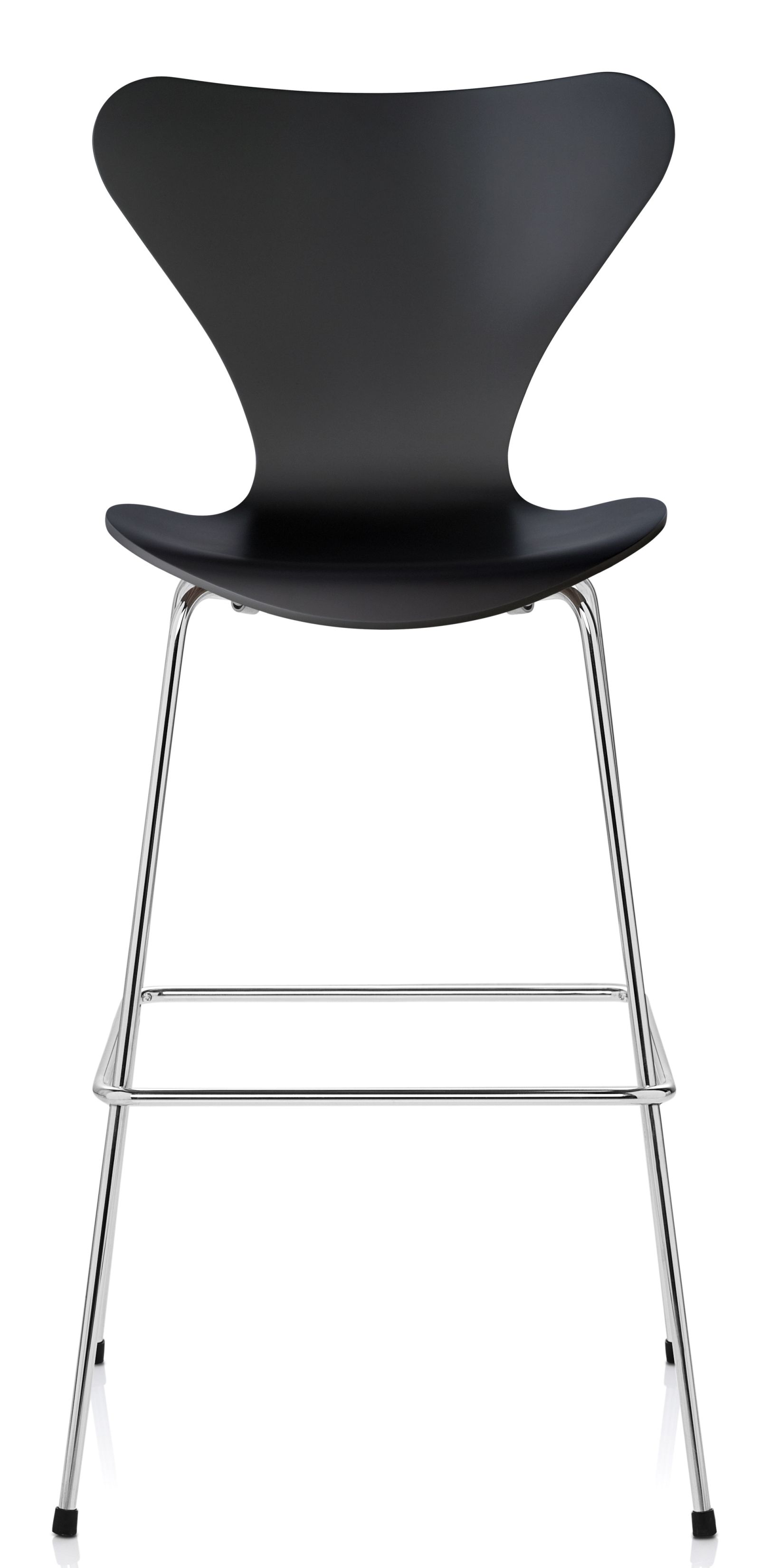 Schwarzer Siebener Barhocker von Fritz Hansen mit verchromtem Gestell, moderner Design-Hocker für Küche und Bar.