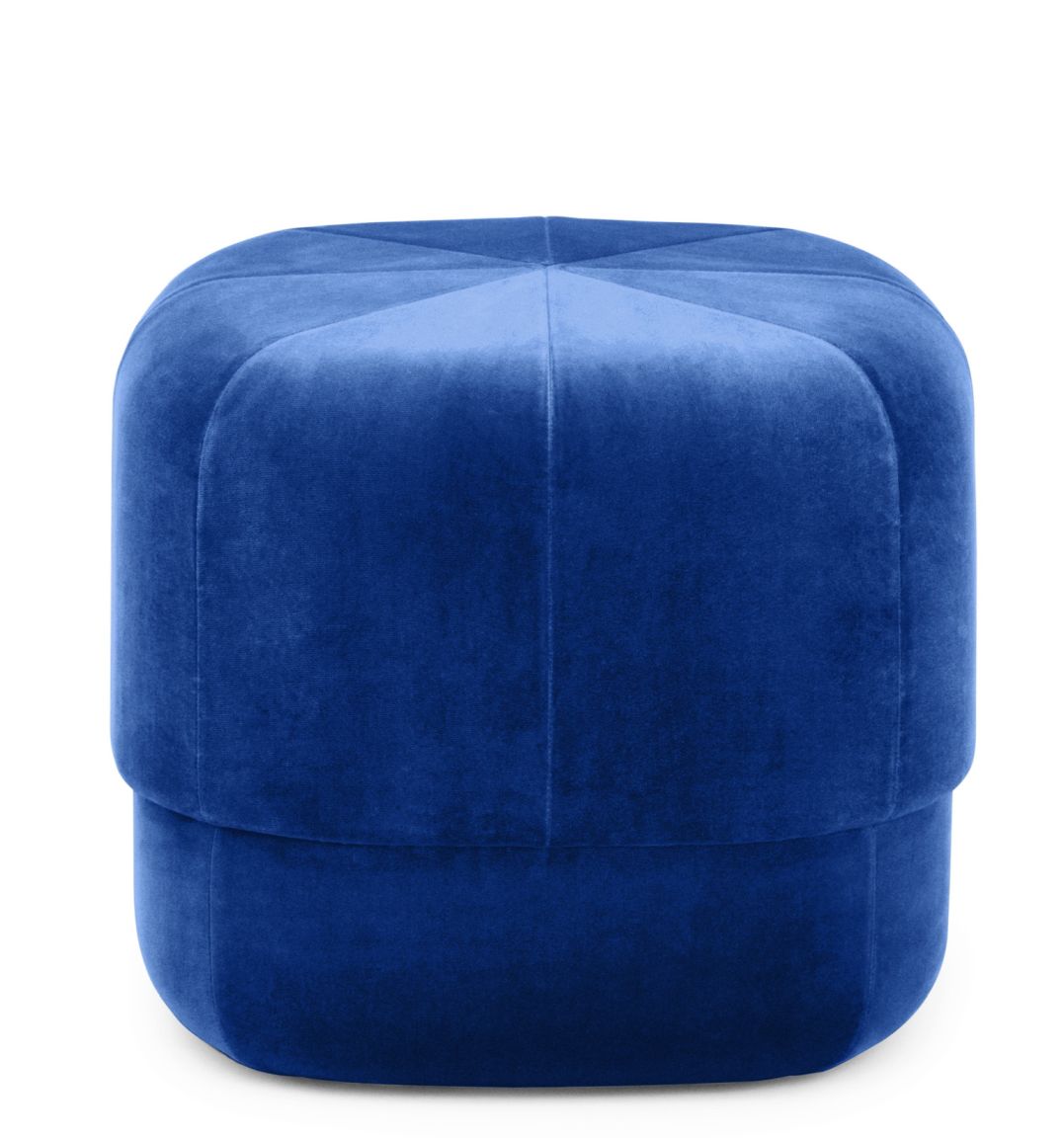 Blauer Circus Pouf Small Hocker von Normann Copenhagen, quadratisch, aus Samtstoff.