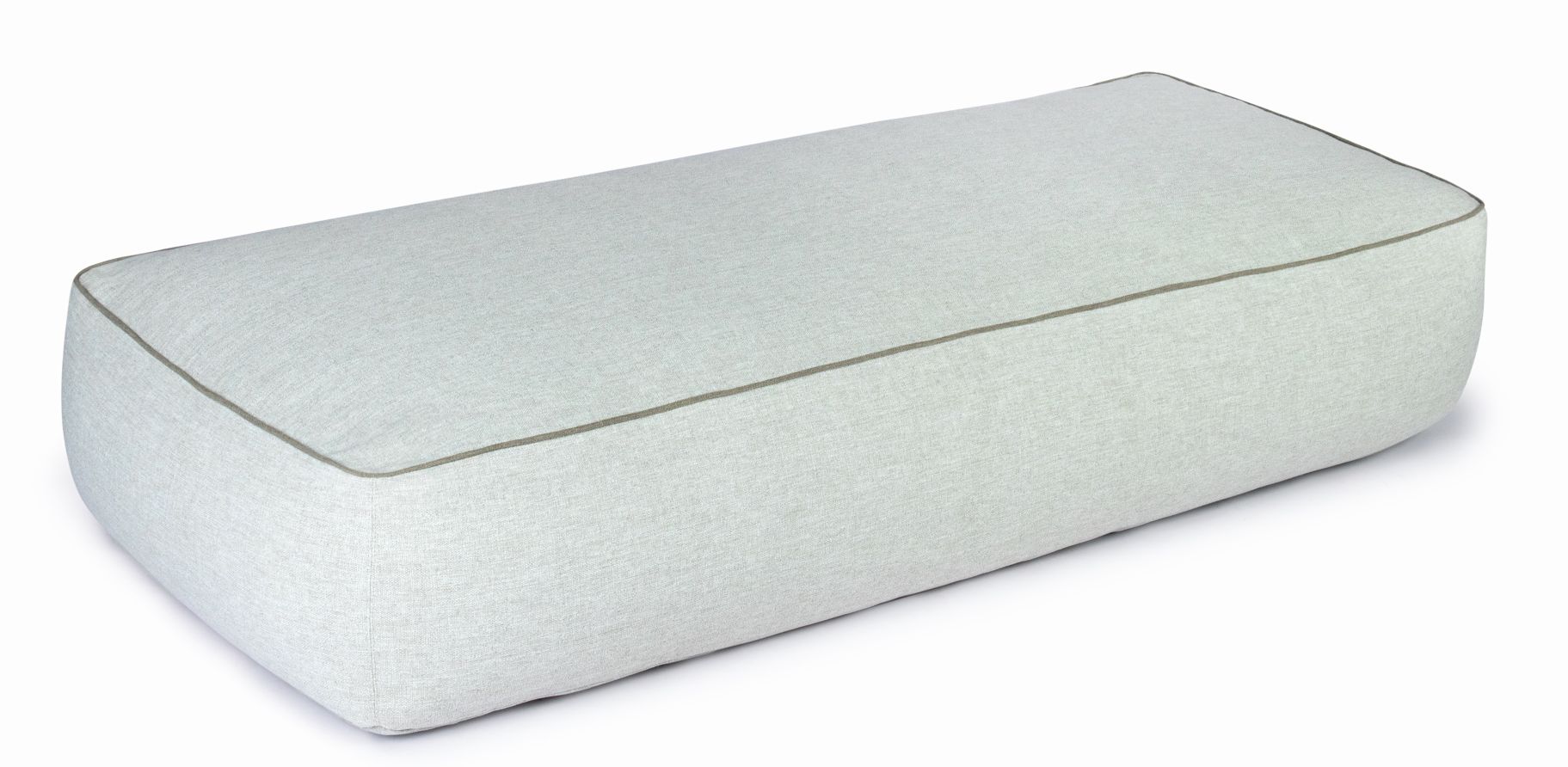 Maliha Lounge Bett Outdoor Weishäupl Pebble: Detailansicht des hellen Outdoor-Kissens mit feiner Keder.