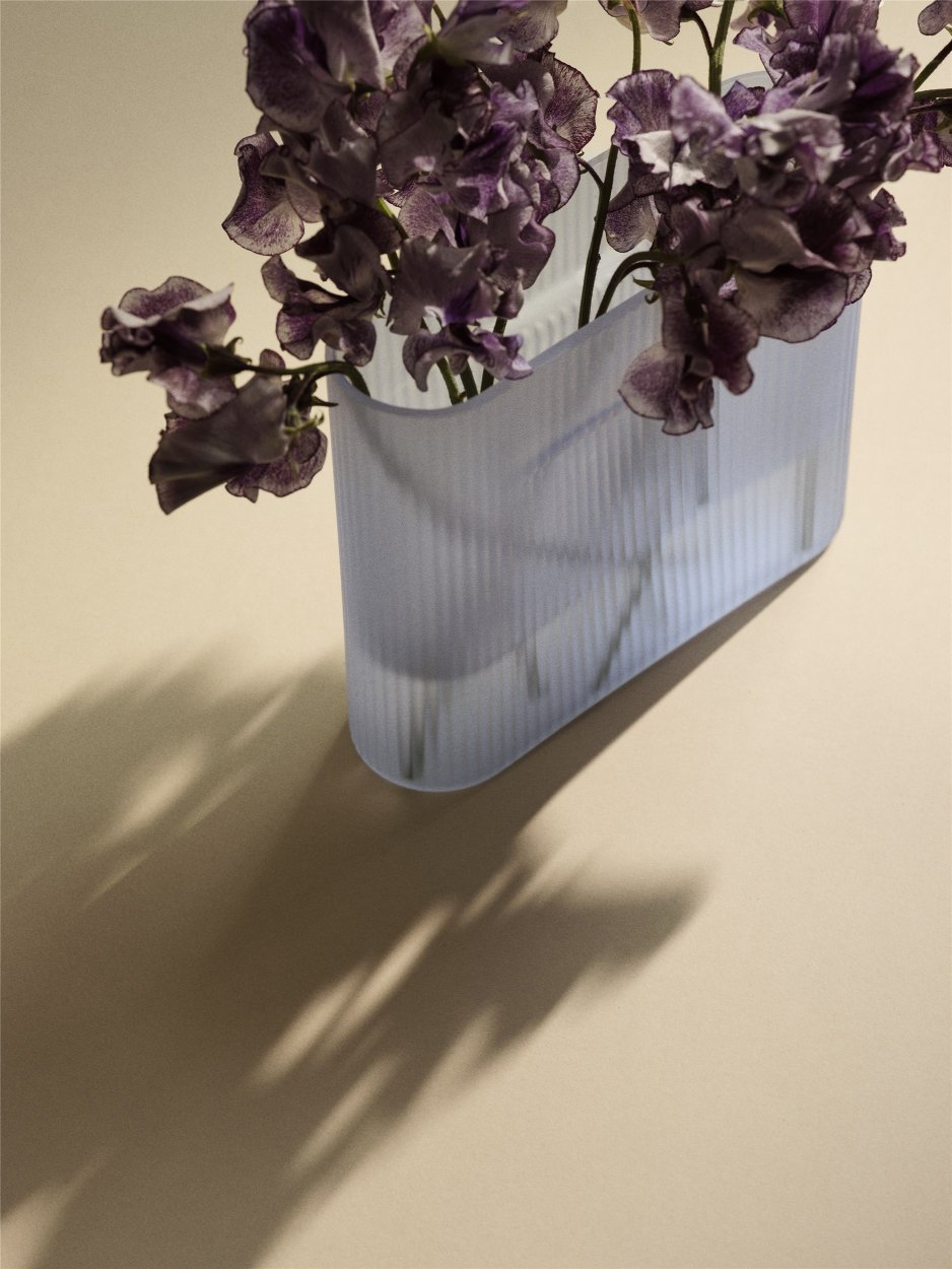 Ridge-vaas van Muuto, melkglazen, lichtblauw, H 35 cm
