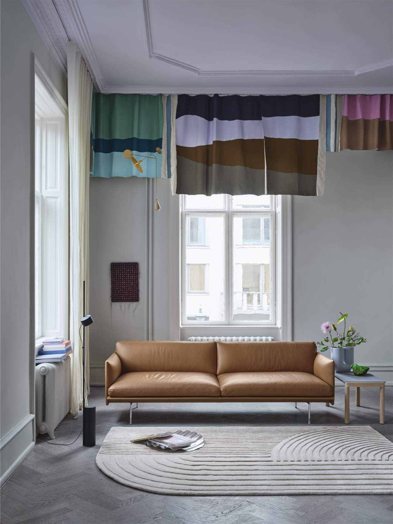 Post vloerlamp van Muuto