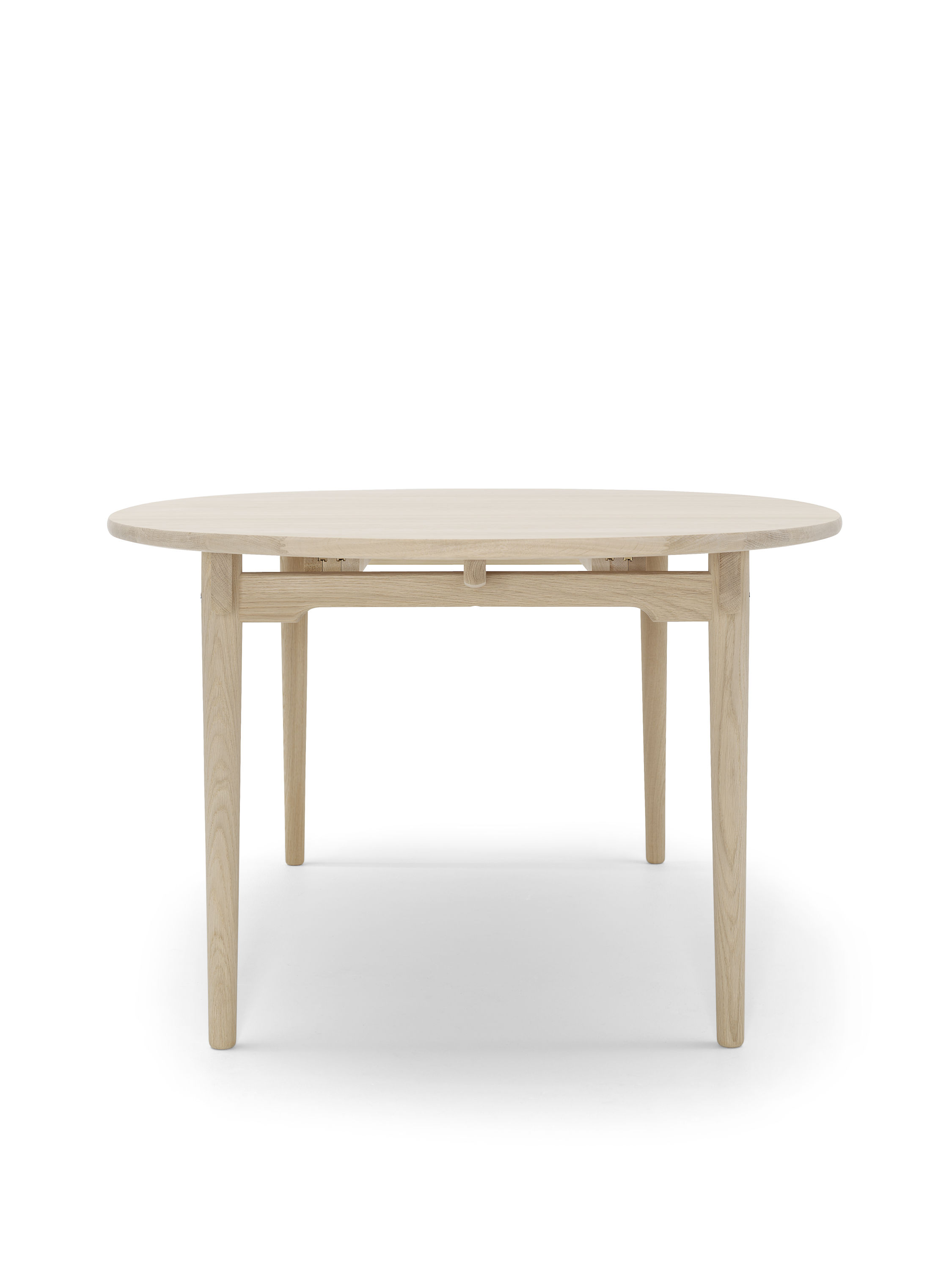 CH338 Esstisch aus Eiche von Carl Hansen & Søn, oval und ausziehbar.