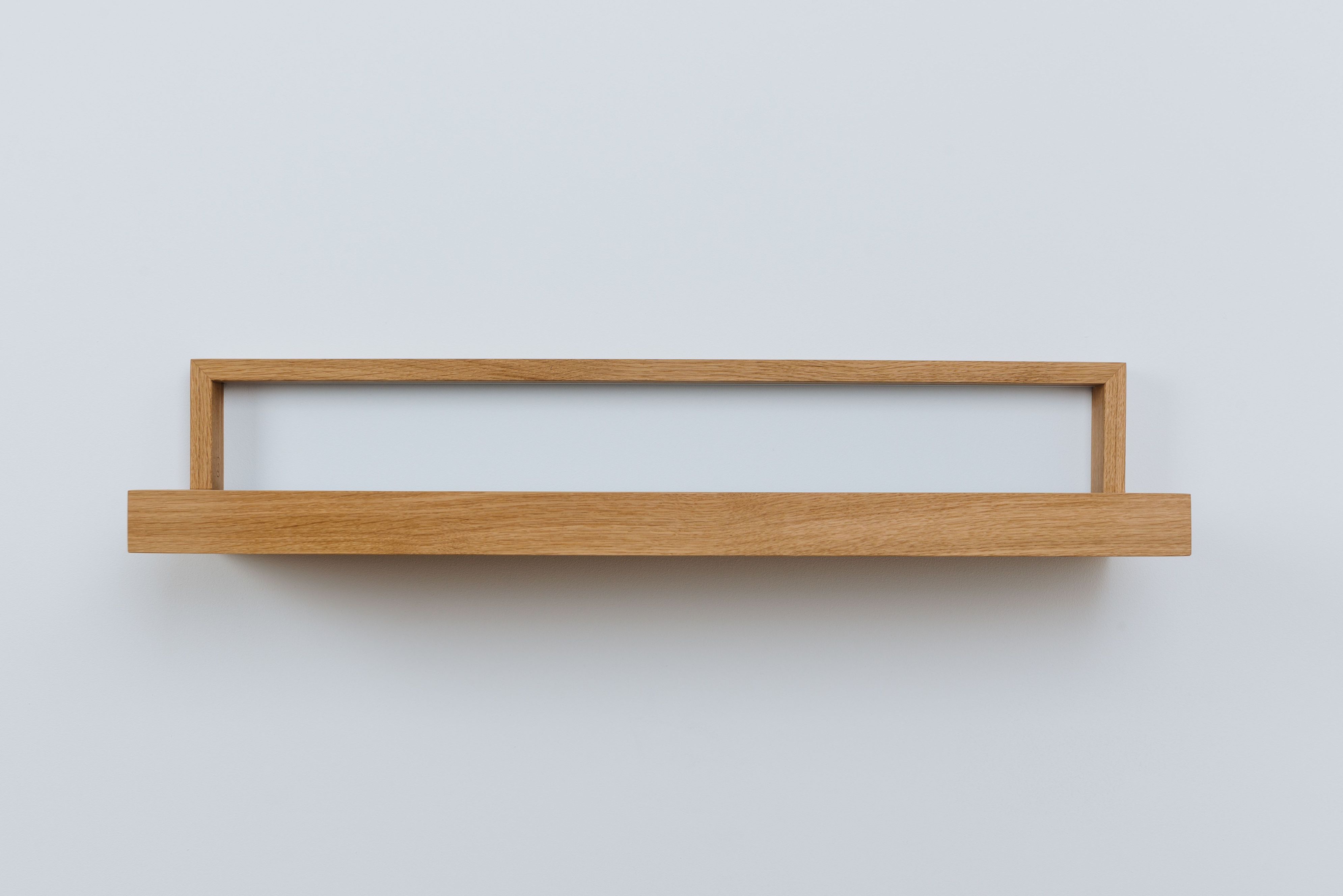 Ablageboard buck das kleine b aus Eiche, Wandregal für Kinderzimmer und Büro, minimalistisches Design.