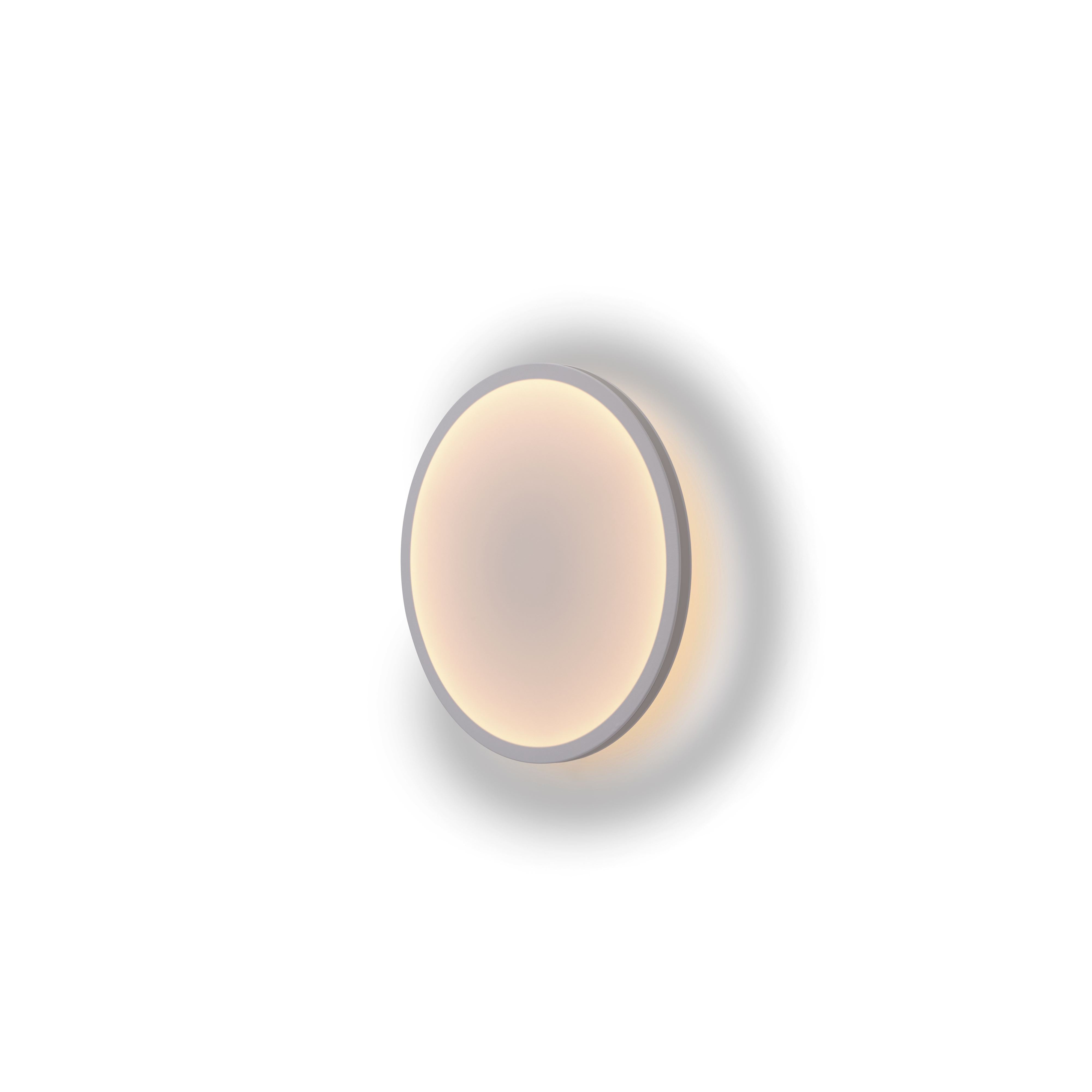 Nahaufnahme der runden Calm Wall Lamp Wandleuchte von Muuto mit sanftem, warmem Licht.