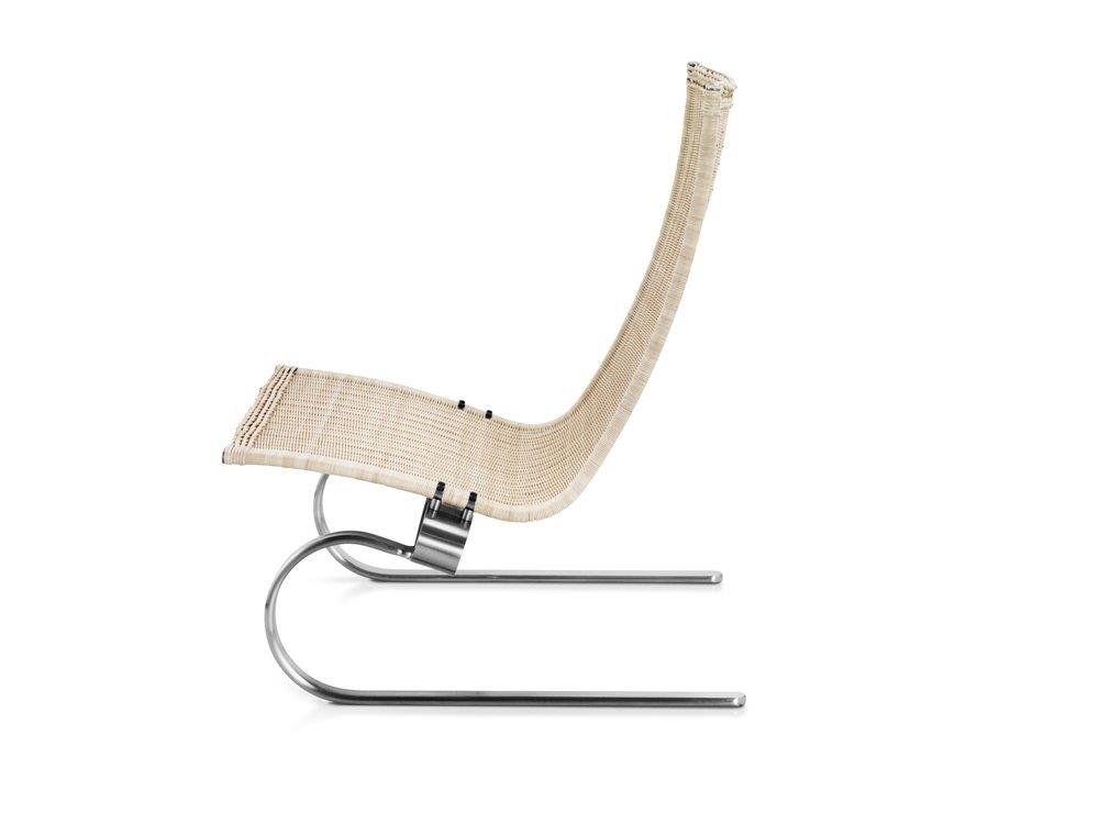 PK20 Sessel mit Rattan-Geflecht und Stahlgestell, Designklassiker von Fritz Hansen. Bequemer Loungesessel.