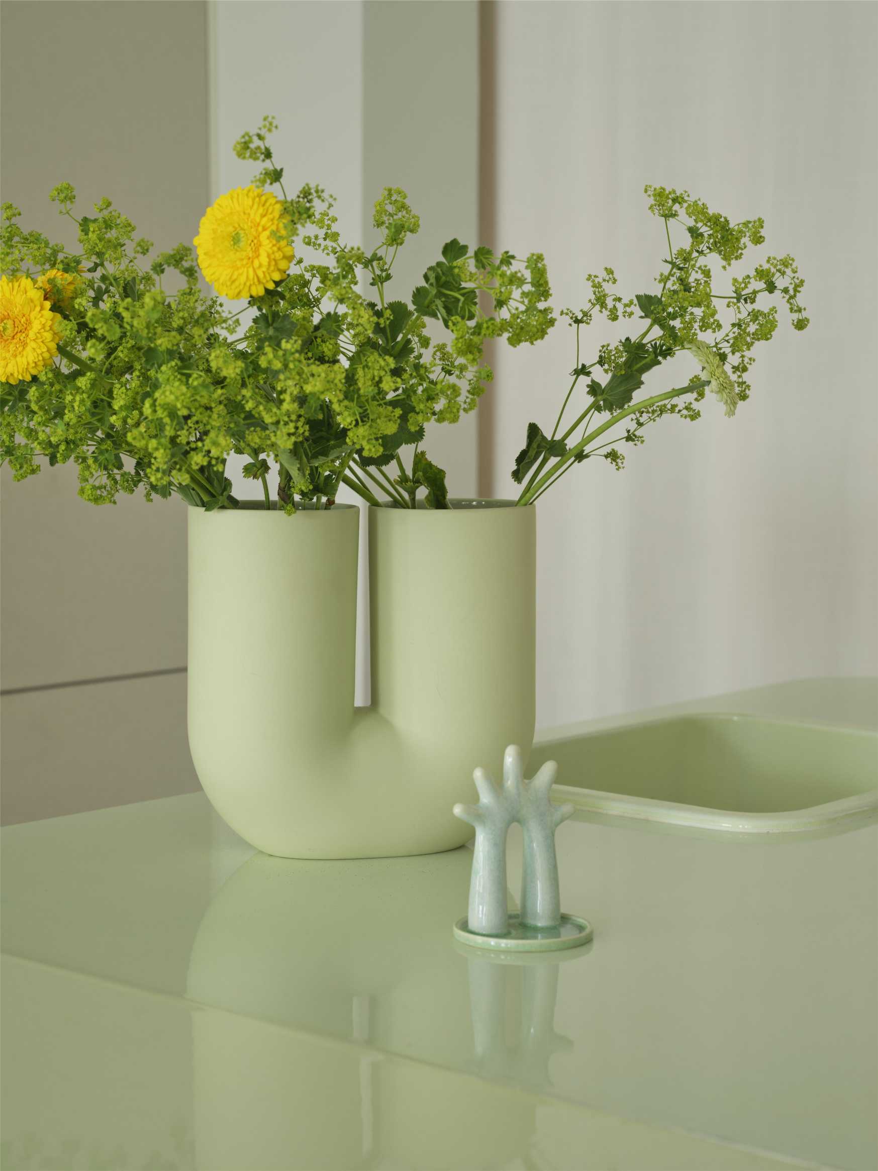 Kink-vaas H 26,3 cm Muuto Dieprood