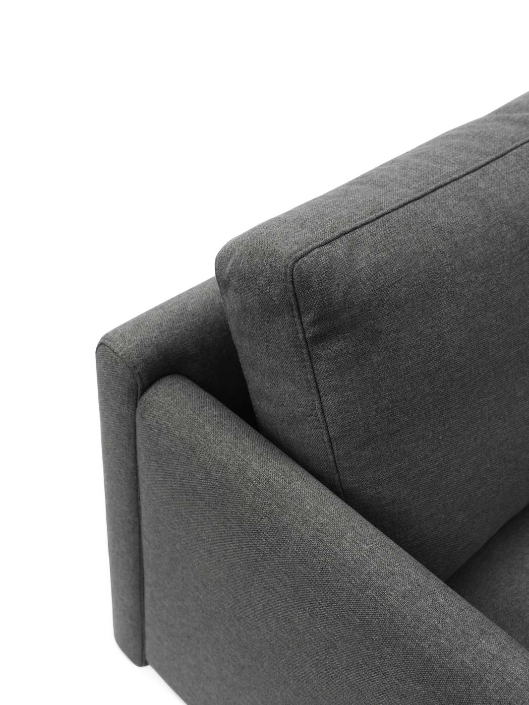 Detailaufnahme vom grauen Rar Lounge Chair Sessel von Normann Copenhagen, Fokus auf Armlehne und Kissen.
