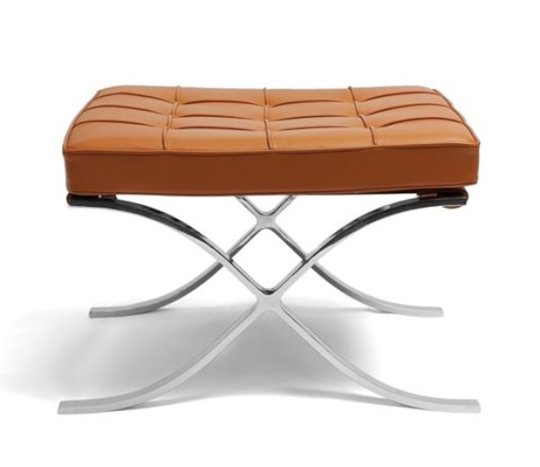 Barcelona Hocker von Knoll International mit braunem Lederkissen und verchromtem Stahlgestell. Designklassiker.