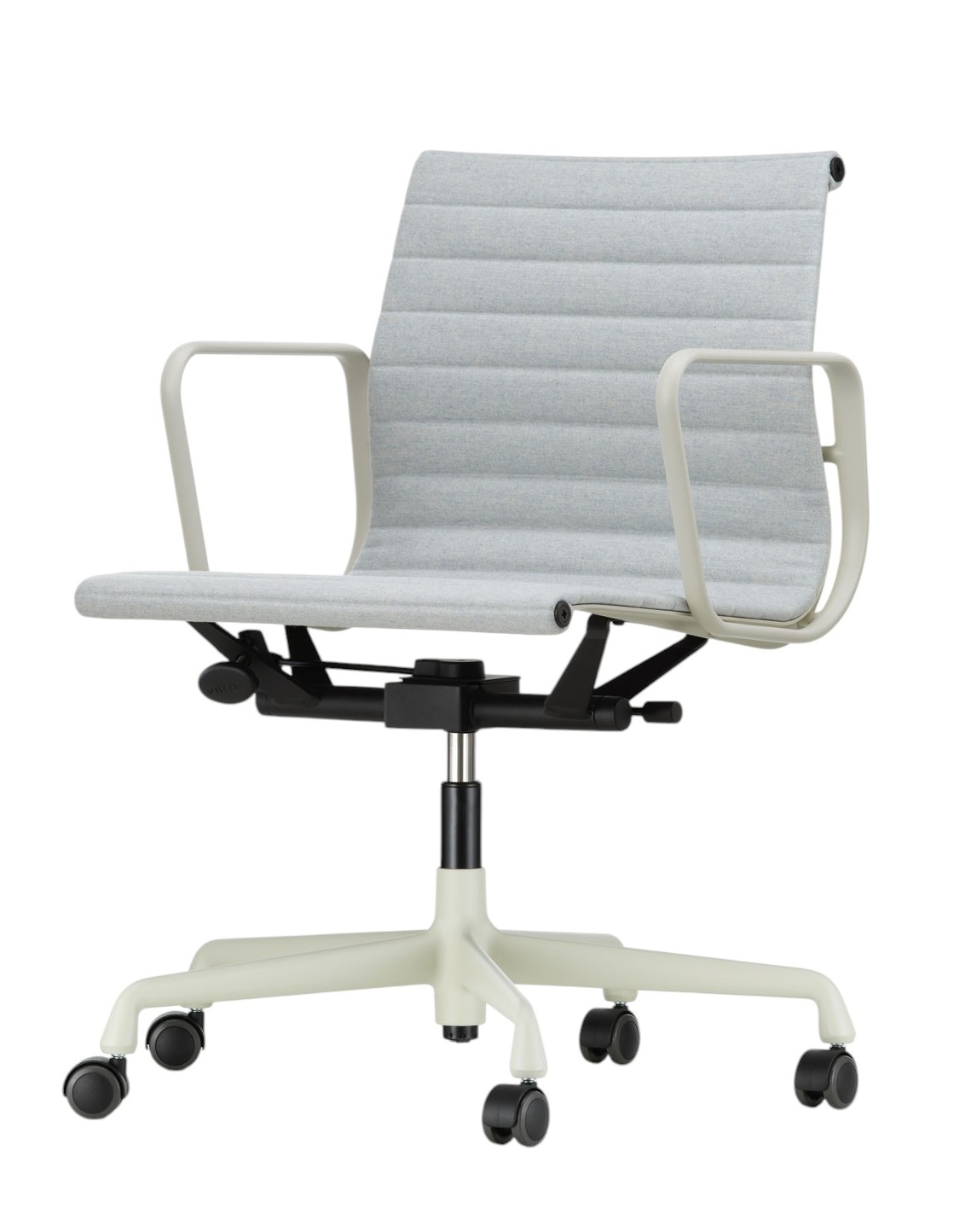 Vitra Aluminium Chair EA 117, Bürostuhl mit Armlehnen und grauem Stoffbezug auf weißem Fußkreuz.