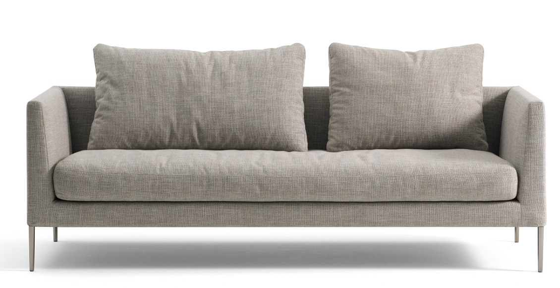Helles Cor Pilotis Sofa ohne Rückenkissen mit zwei losen Kissen und Metallfüßen.